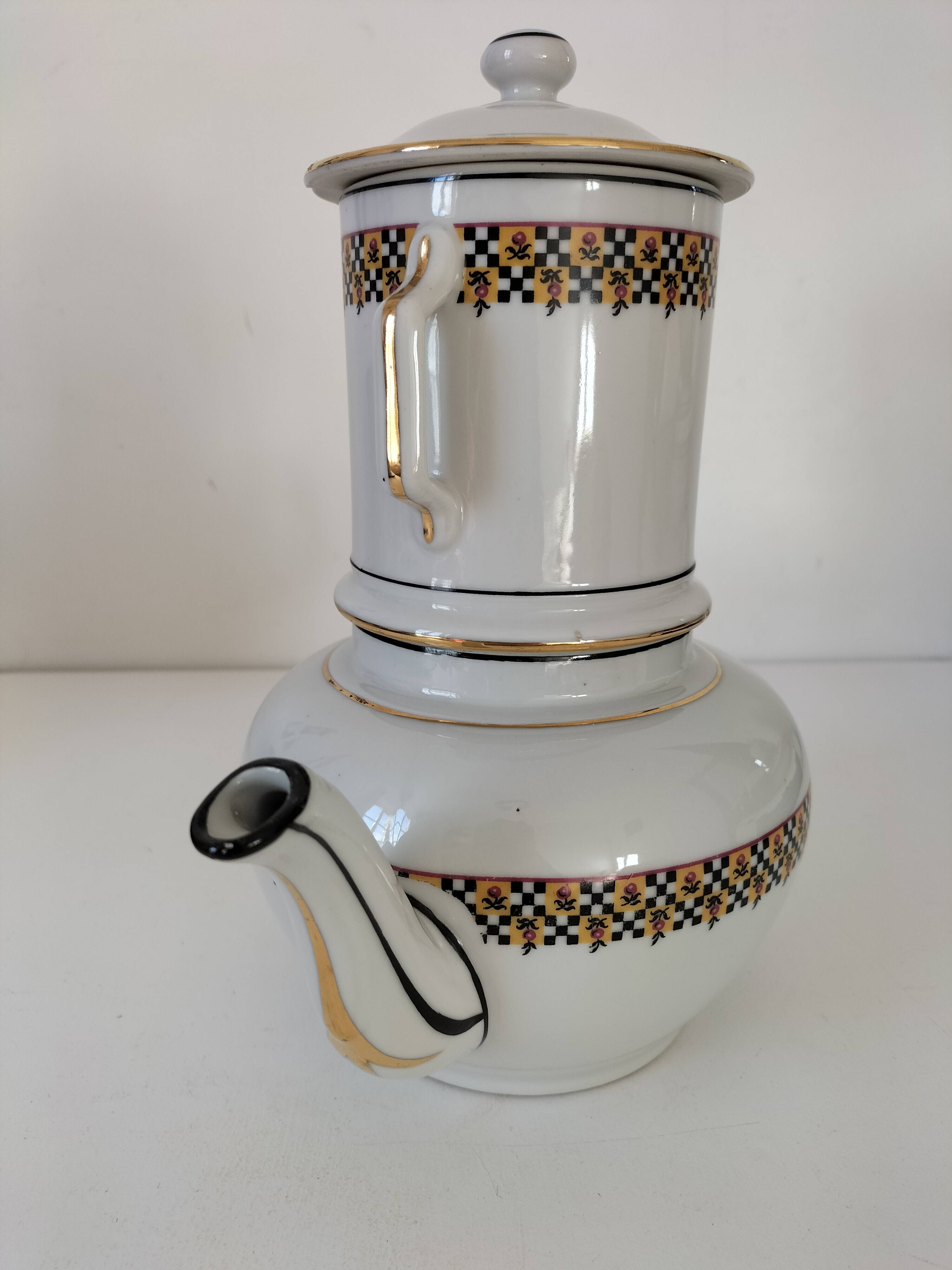 Art Deco filter coffee maker in Limoges porcelain by Balleroy Frères