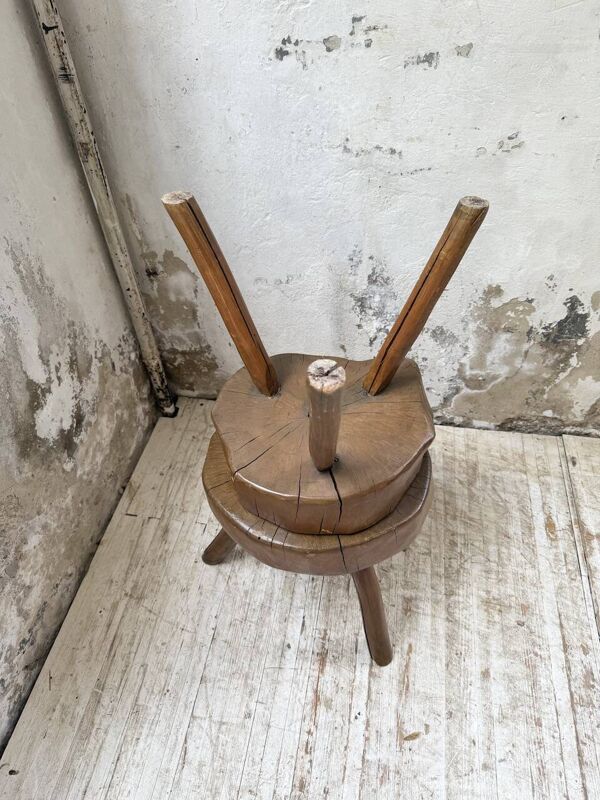 Paire de tabourets tripodes de berger chêne