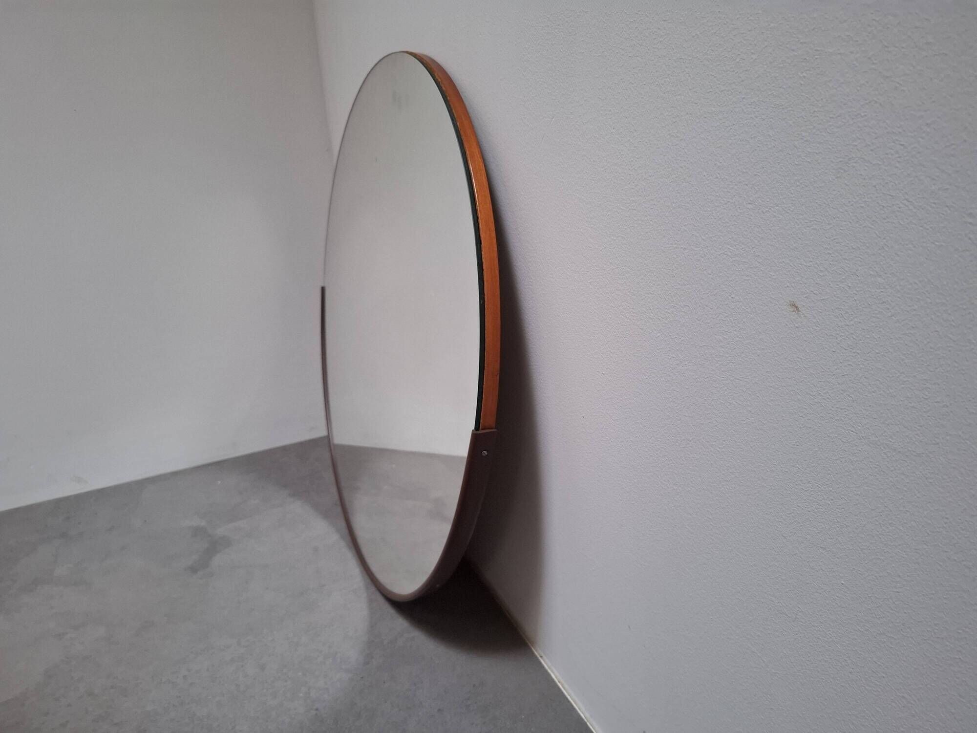 1970s Czechoslovakian Mid-Century Modern Round Wall Mirror