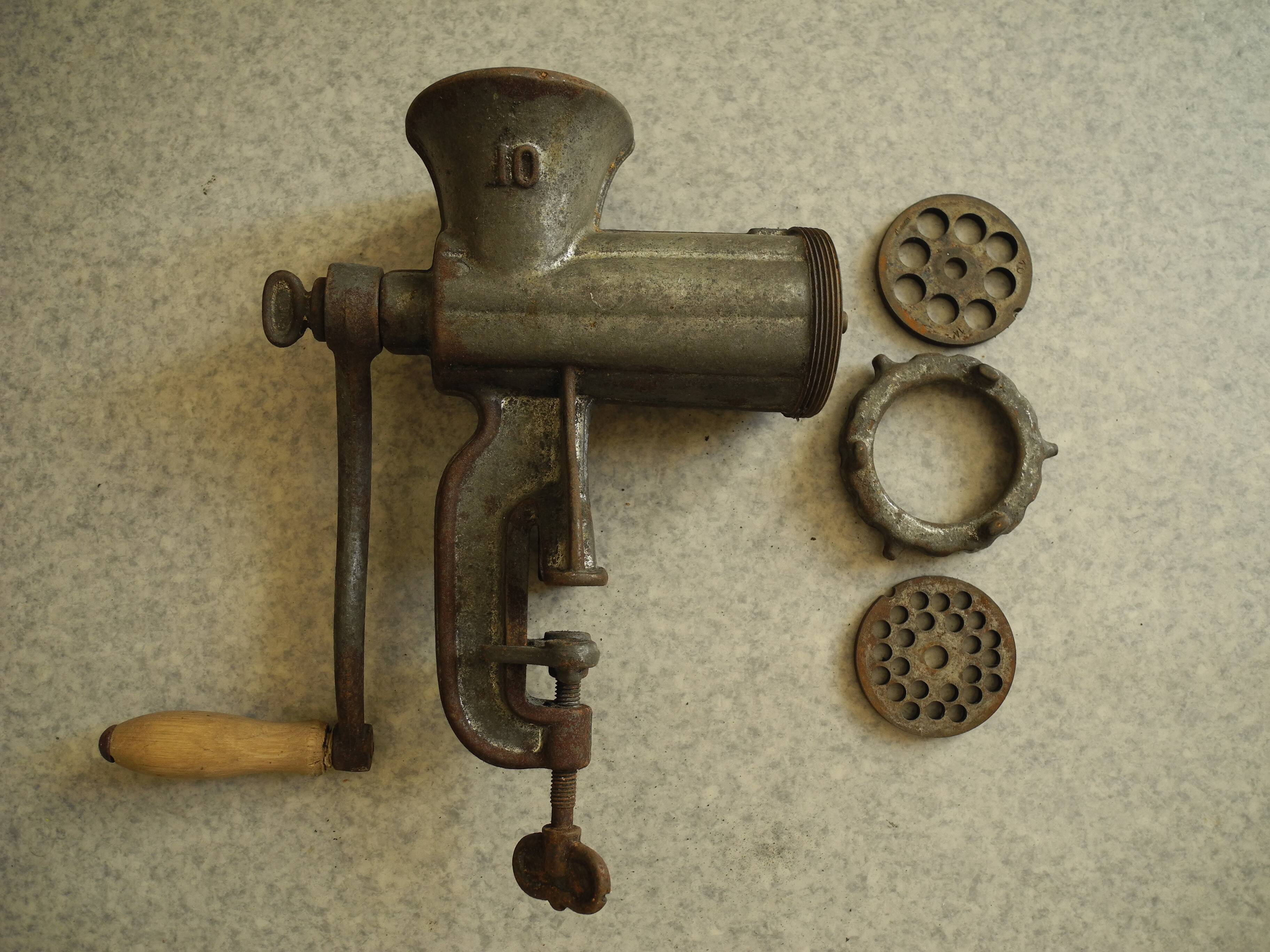 ancien hachoir à viande Perfection 10 antique french meat grinder déco cuisine restaurant