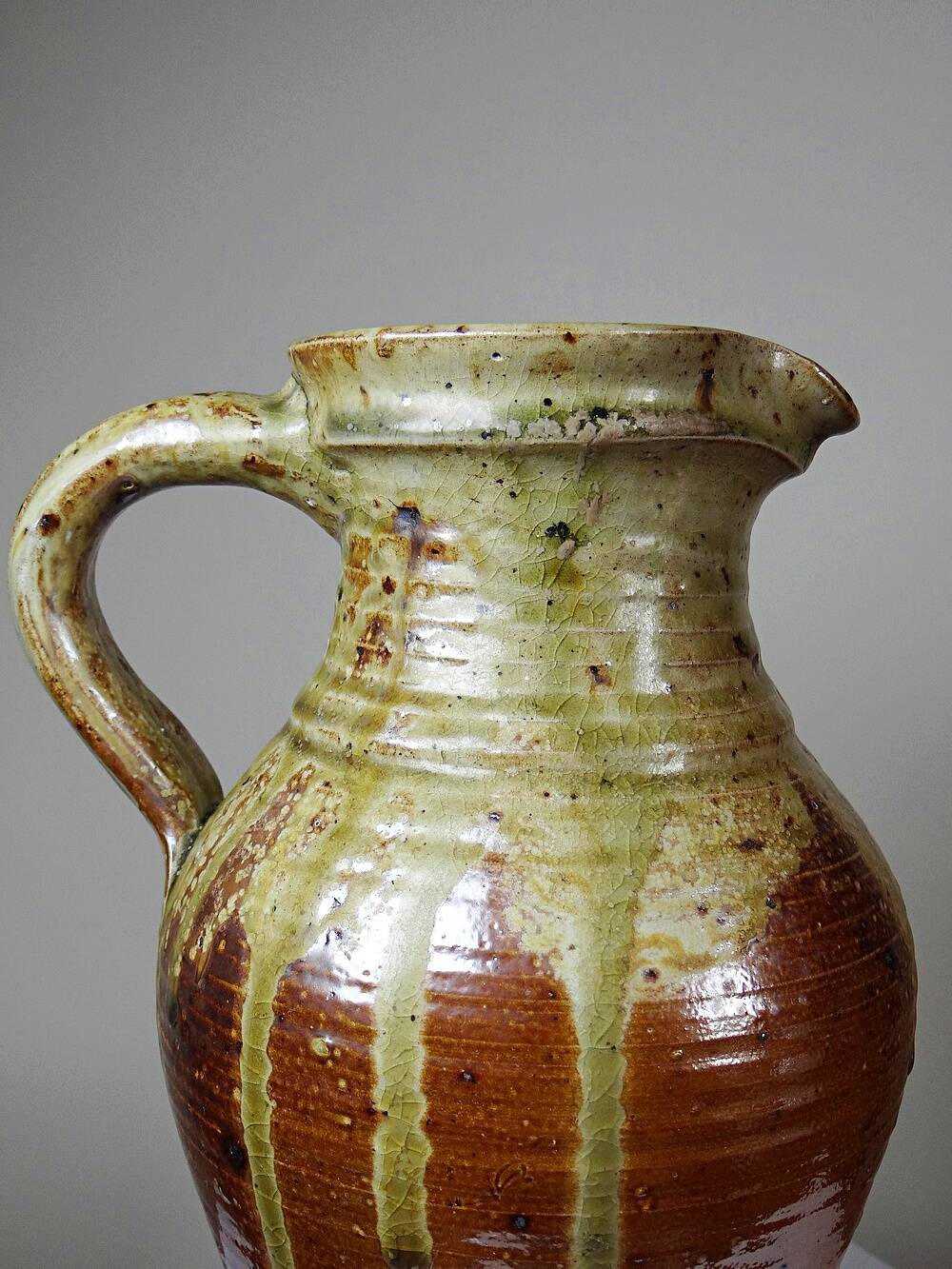 Impressive stoneware jug from the 60s-70s with Japanese ash glaze.
