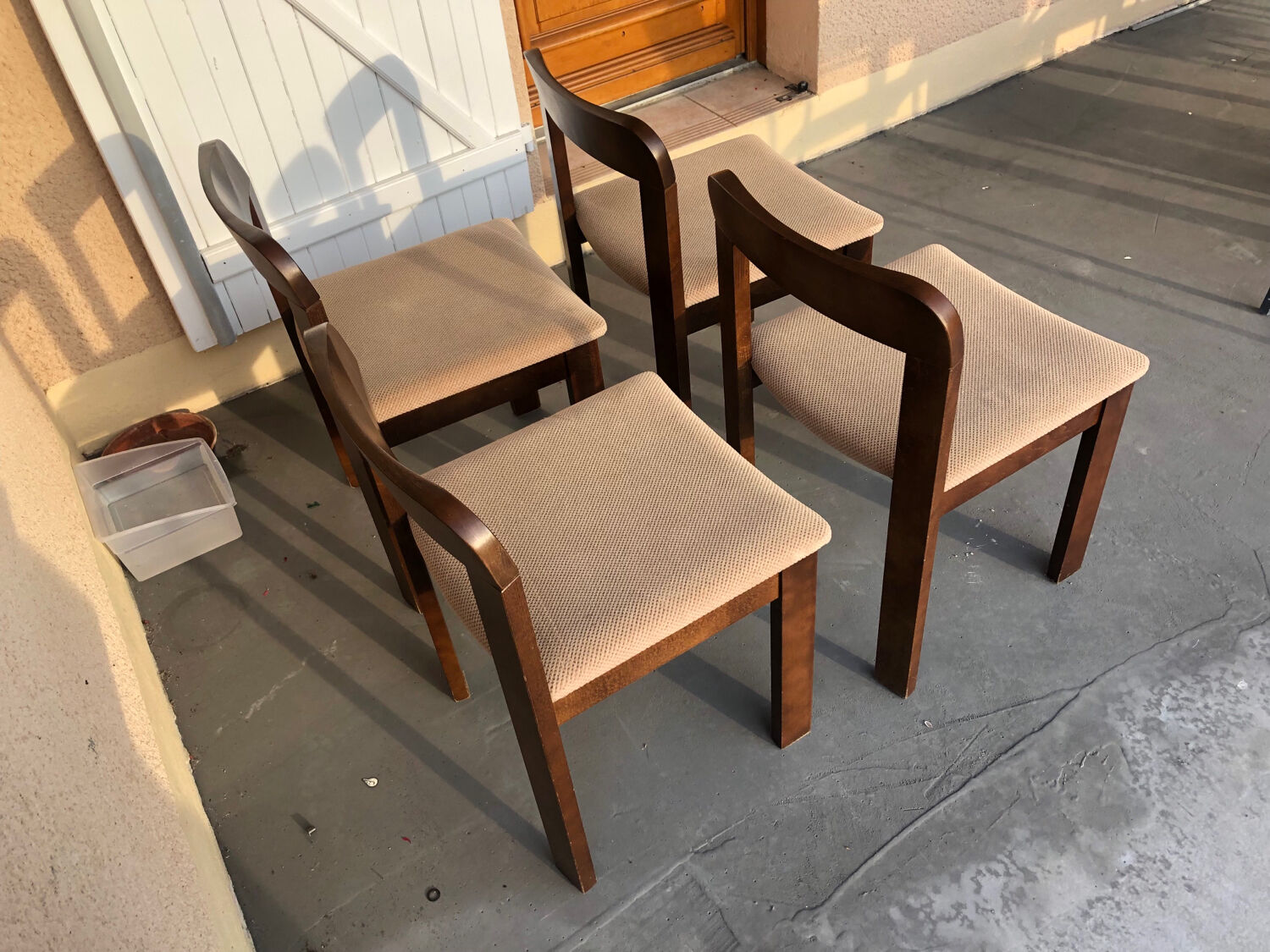 Table and chairs set