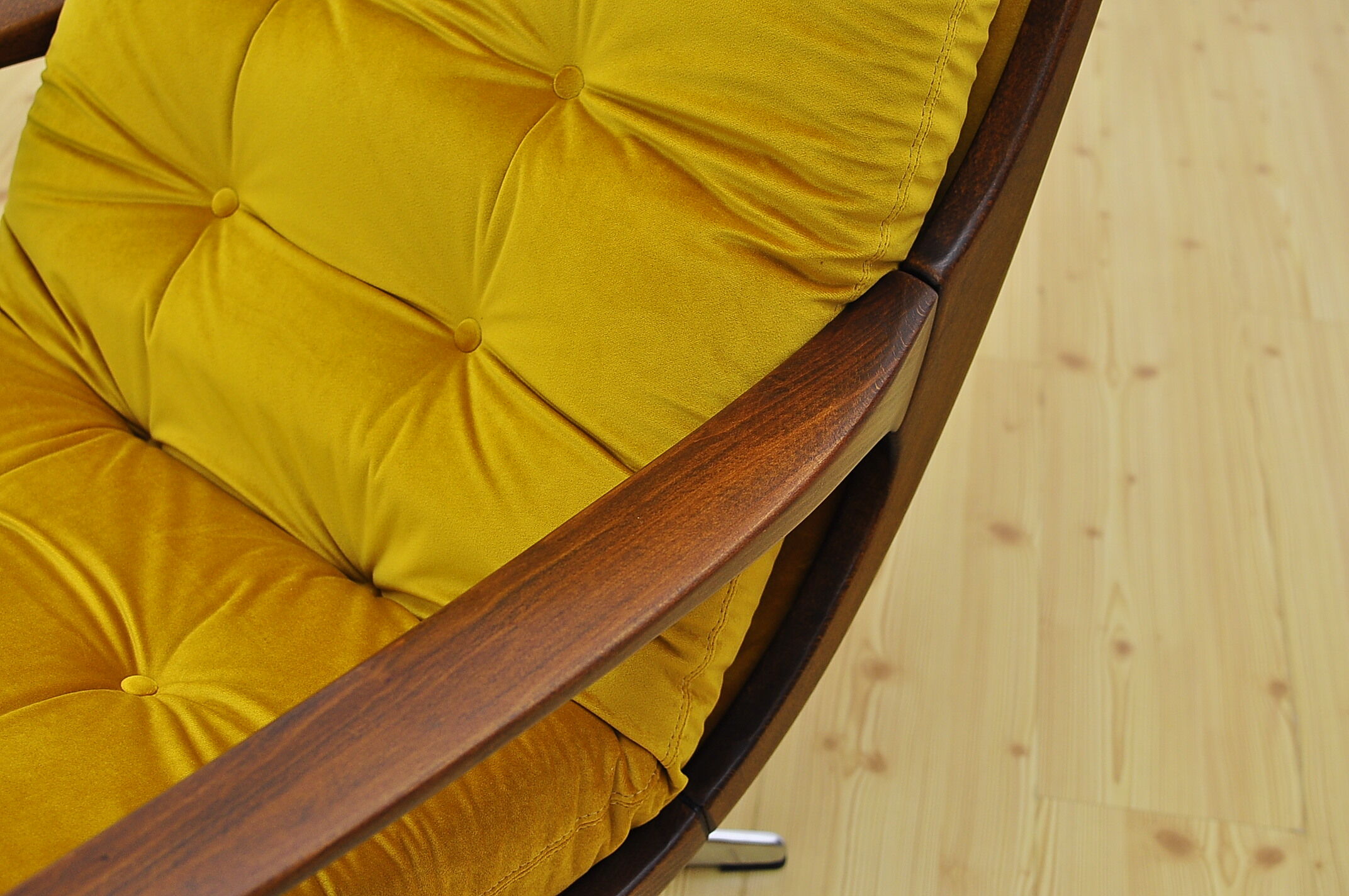 Fauteuil pivotant en velours, années 1970