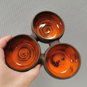 Magnifique bol (composé de 3 bols) avec glaçure orange/rouge à l'intérieur