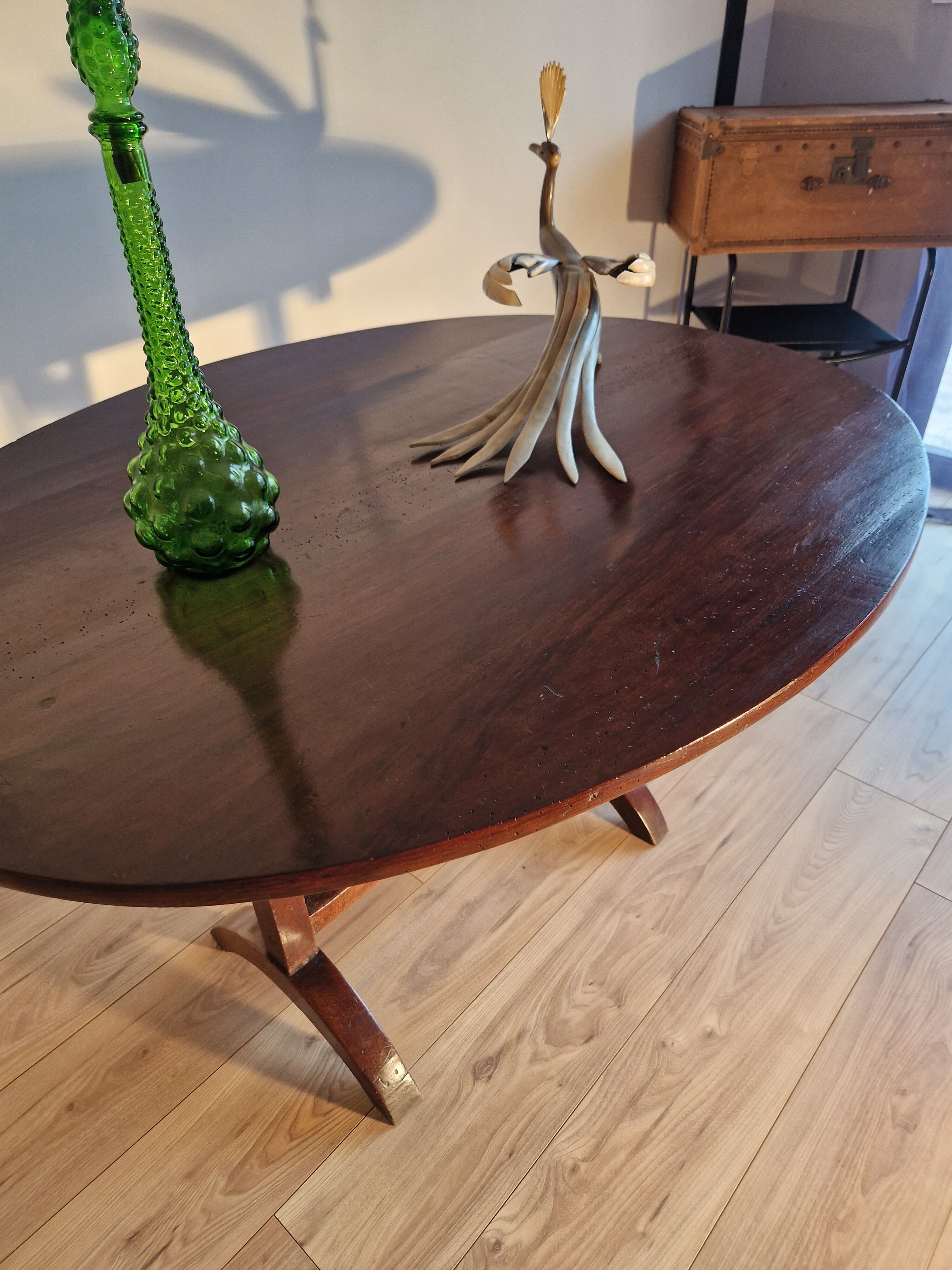 Folding oval winemaker's table
