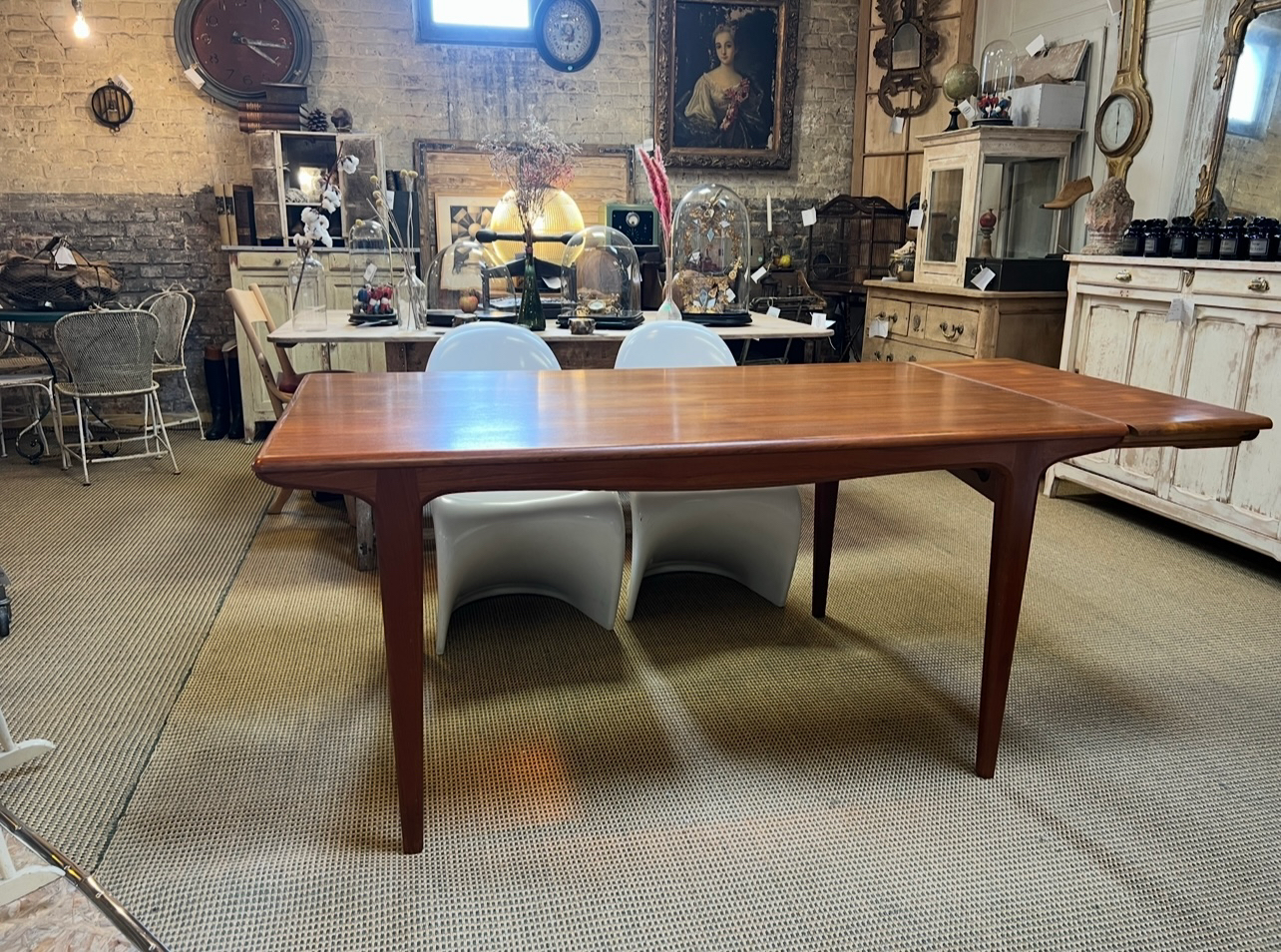 Table scandinave Tricoire et Vecchione année 60
