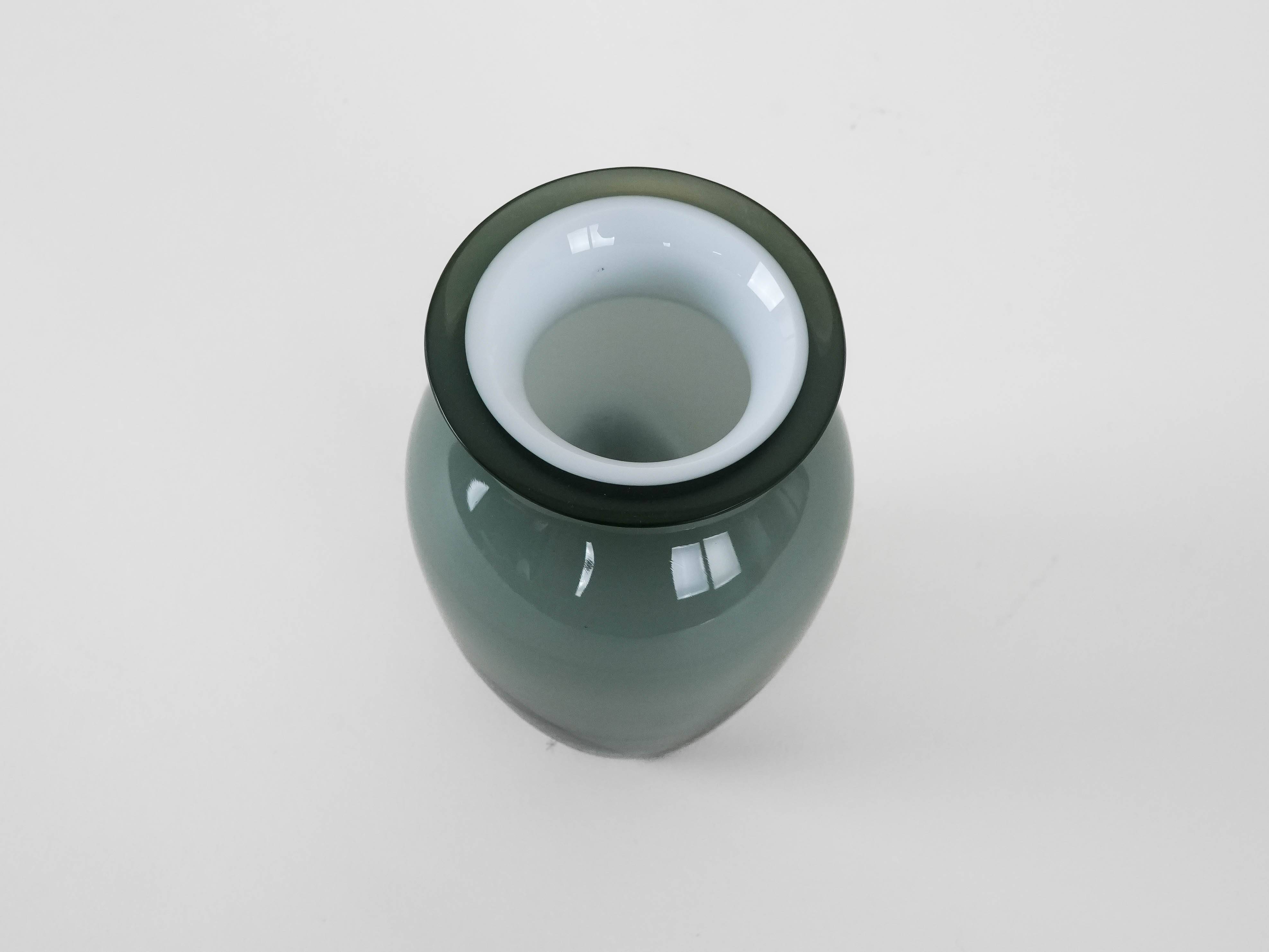 Vase en verre, design danois, années 2000, fabricant : Rosendahl, designer : Lin Ut