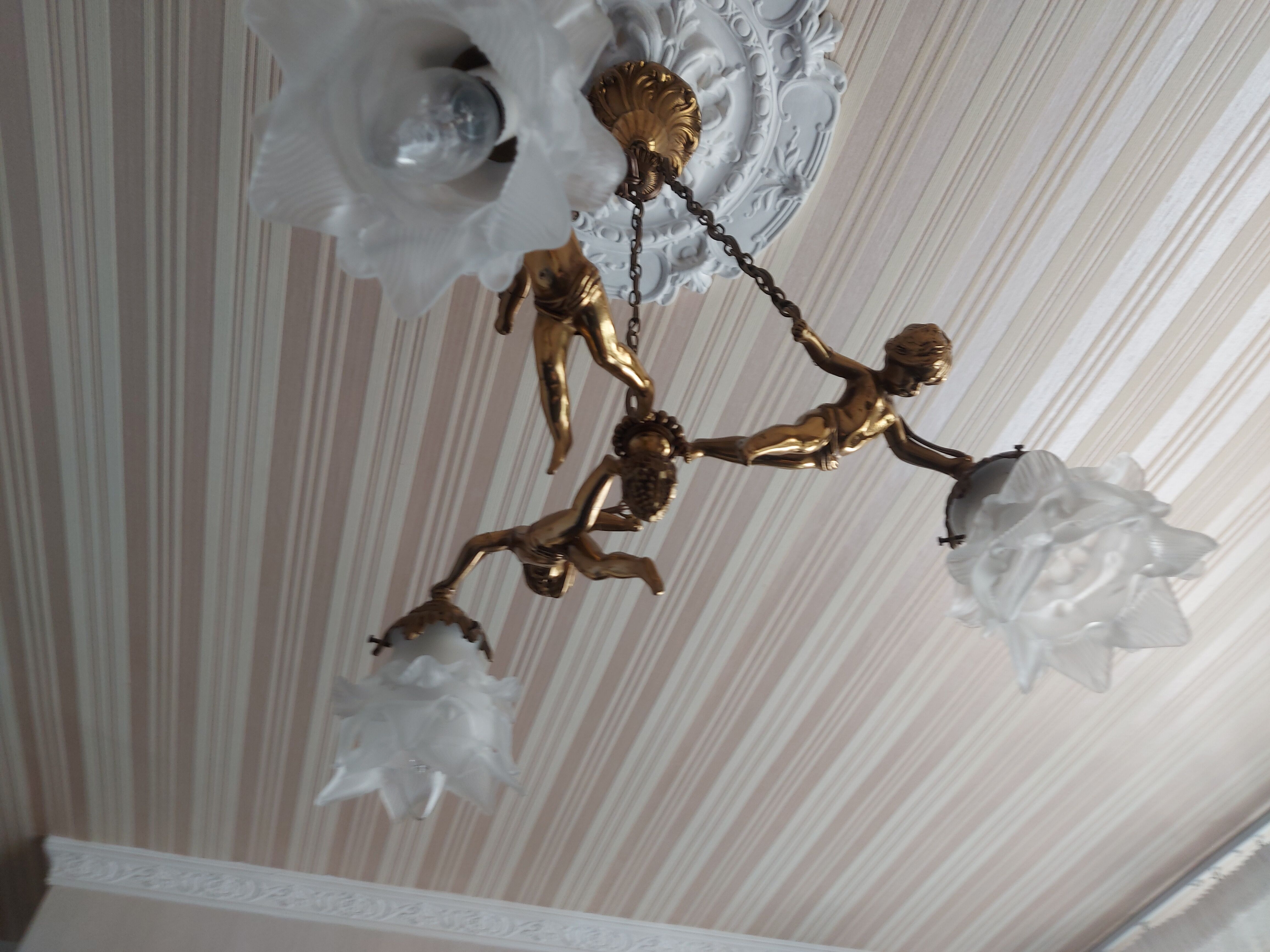 Bronze chandelier cherubs 3 fires , cherubs ( putti )