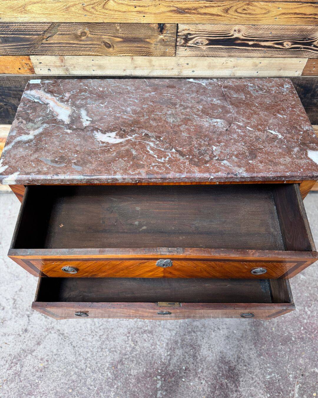 Jumping commode in fruitwood and marble