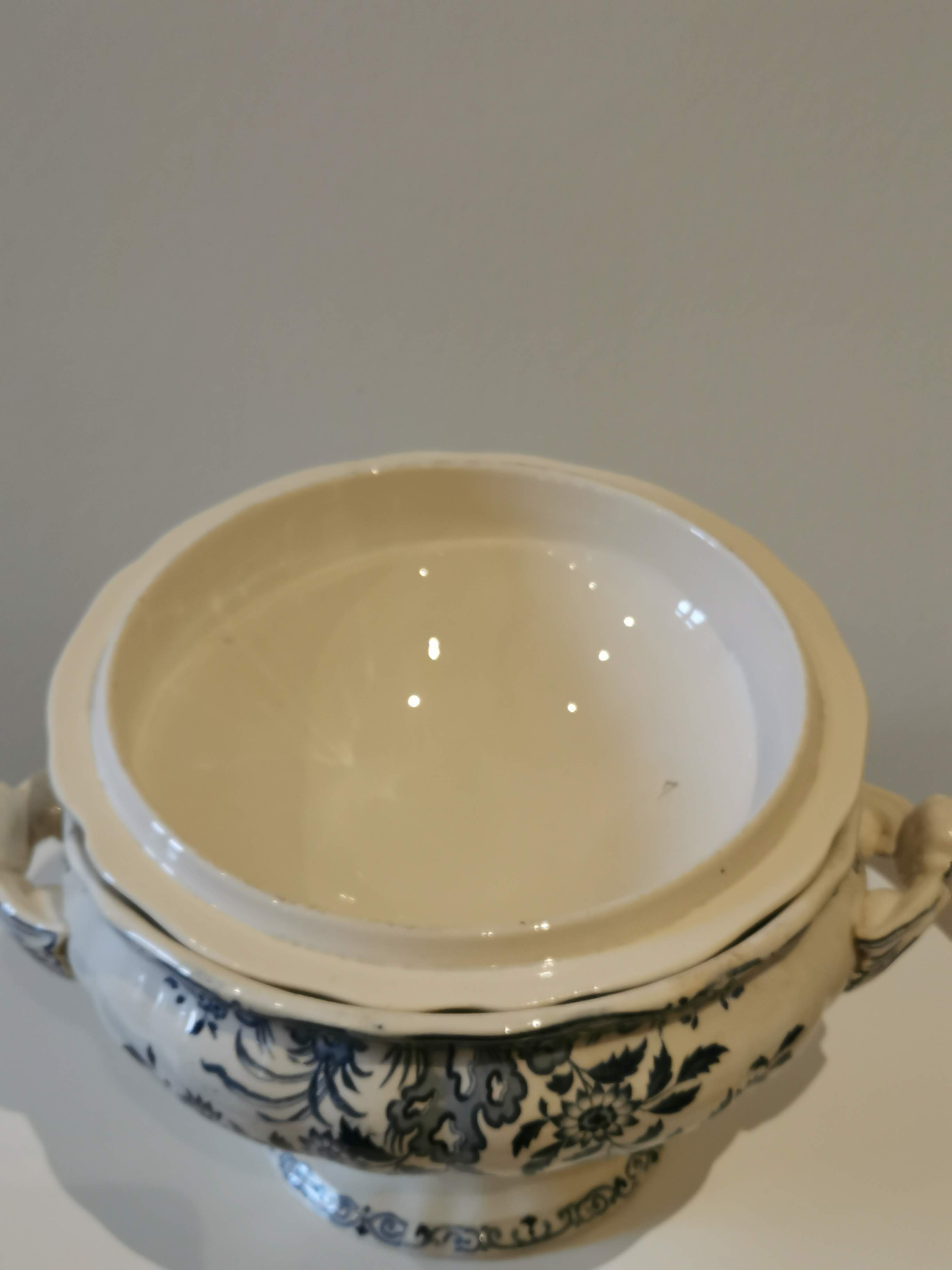 Soup pot Sarreguemines late nineteenth early twentieth century