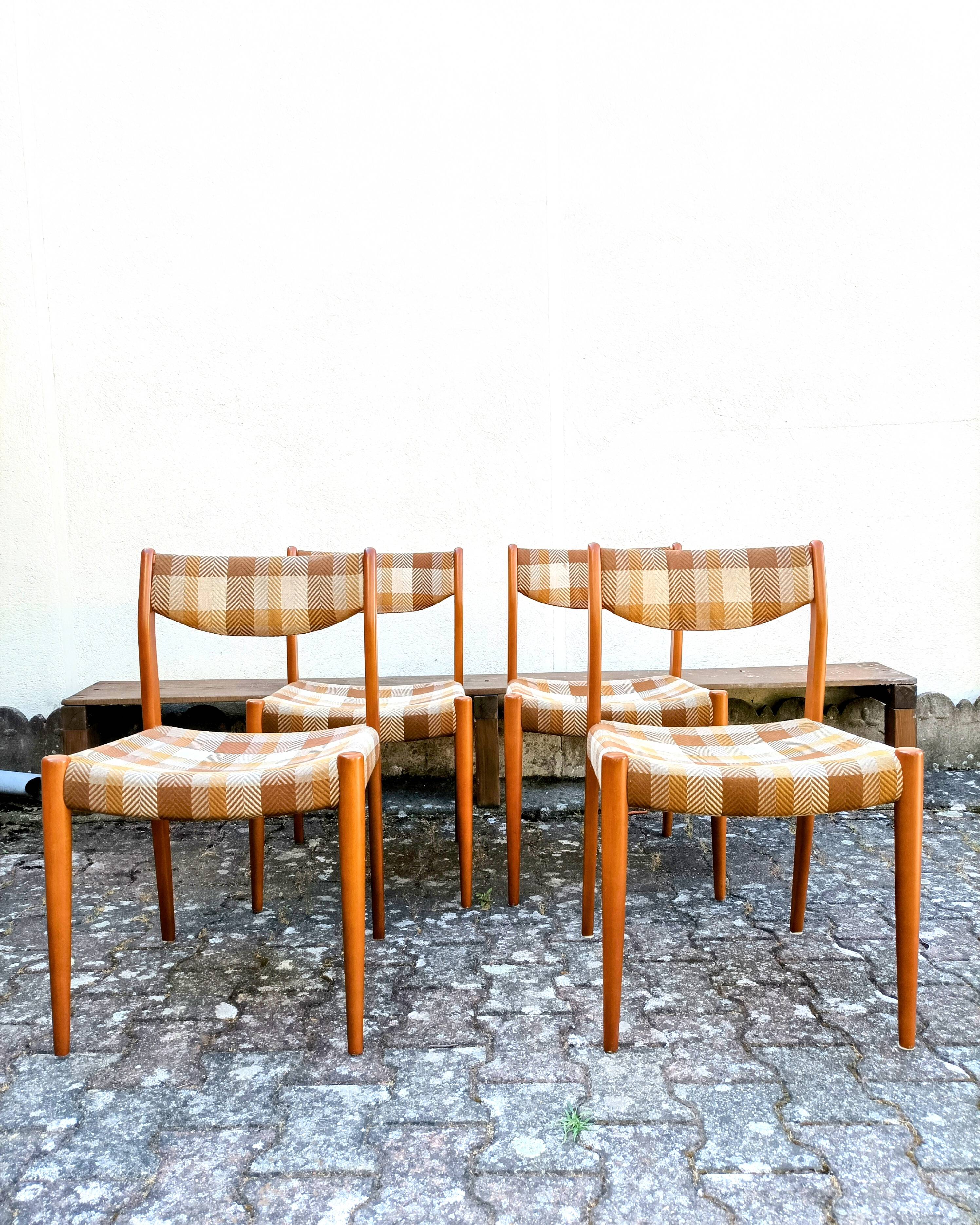 Chaises scandinaves tissu