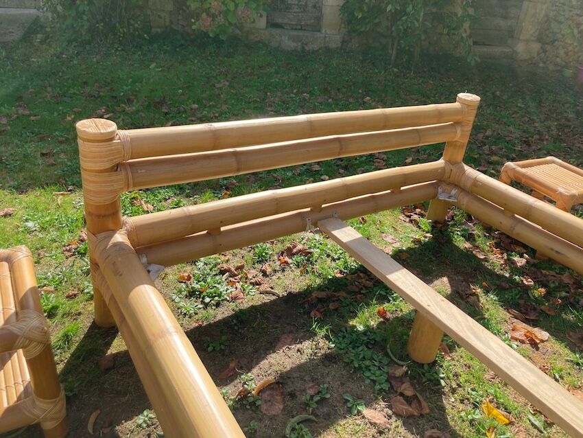 Vintage bed 160x200 and 2 bamboo bedsides