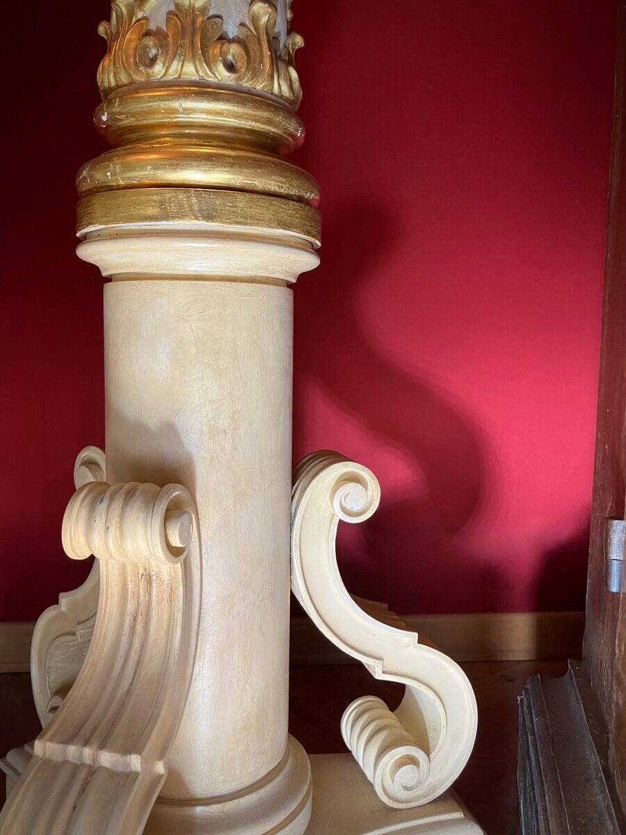 Italian Pedestal Column in White Lacquer and Gold Leaf