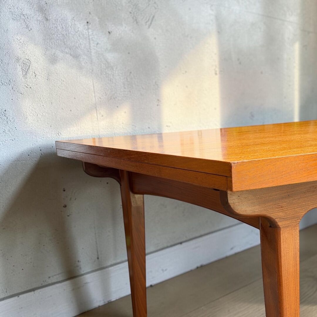 Scandinavian extendable dining table in Teak 1960