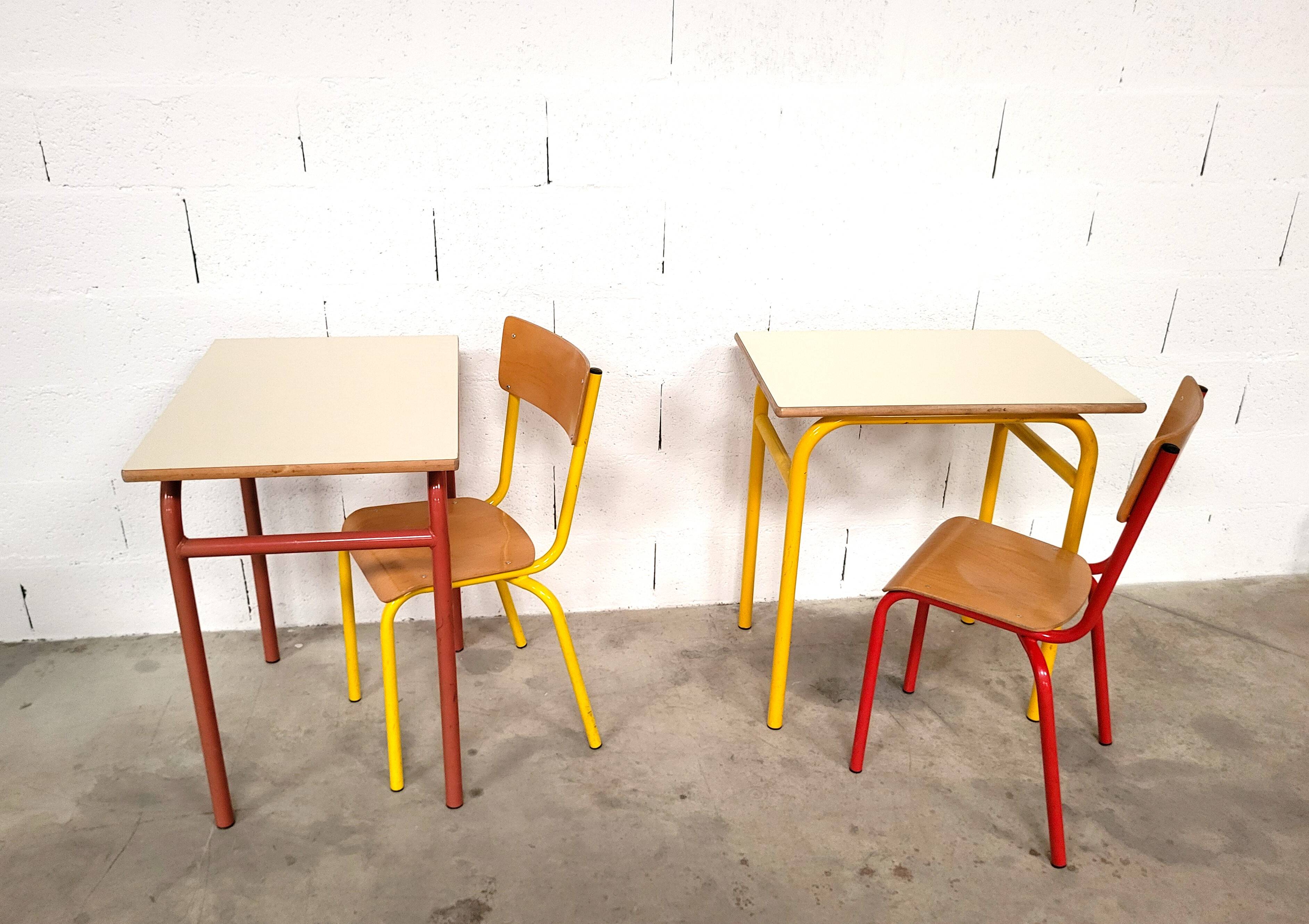 40 Yellow, red school desks and desks from the 80s/90s