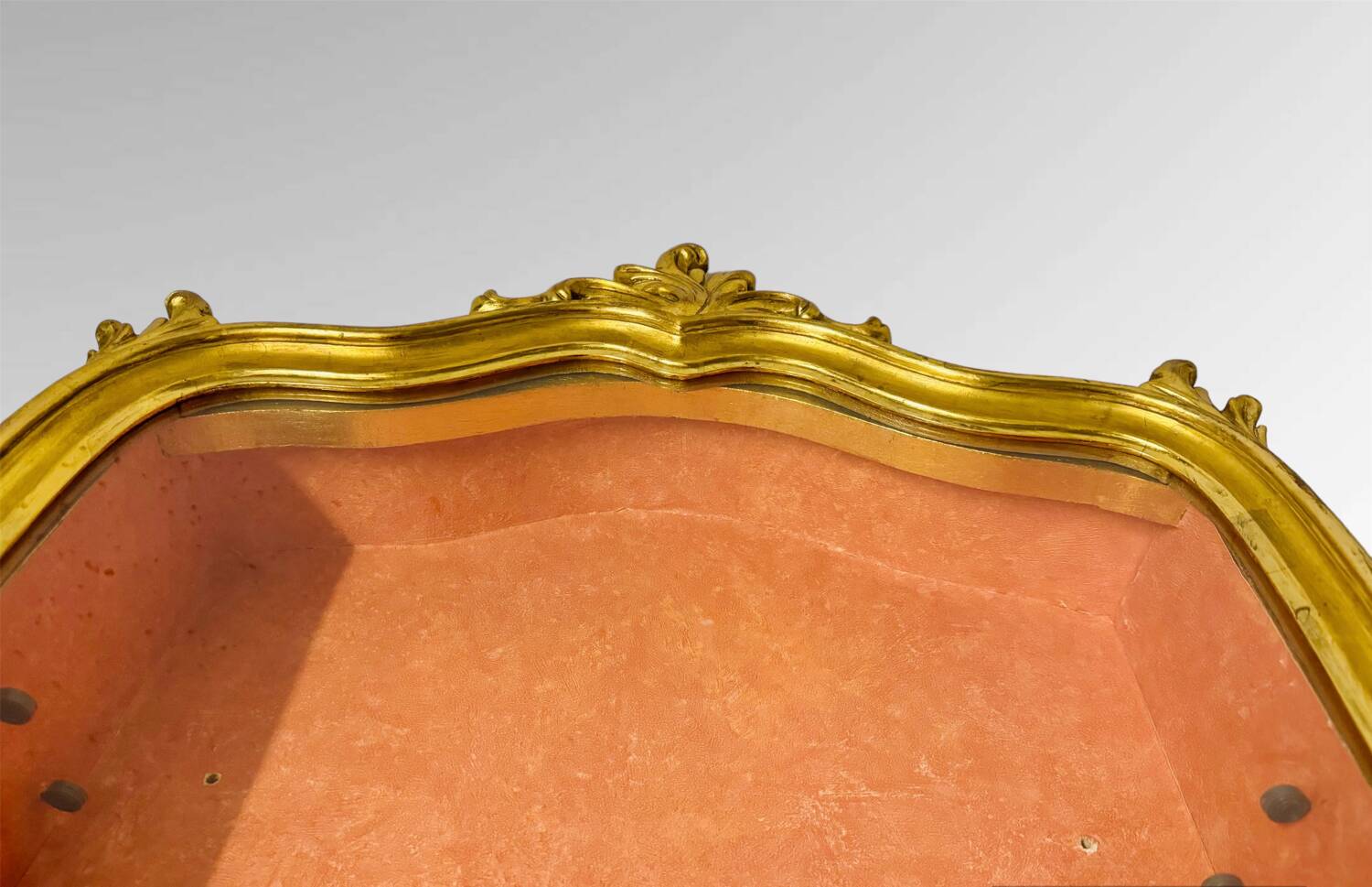 Vitrine murale de style Louis XV Rocaille Bois doré