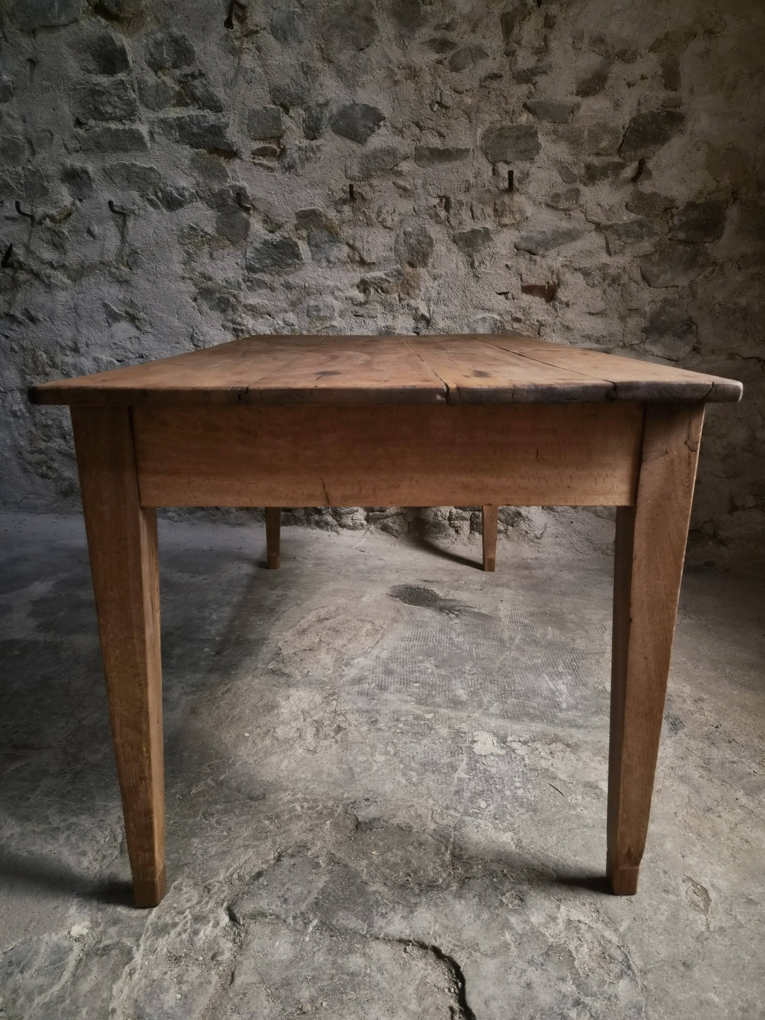 Table à manger rustique de ferme française, deux tiroirs, années 1920–1940