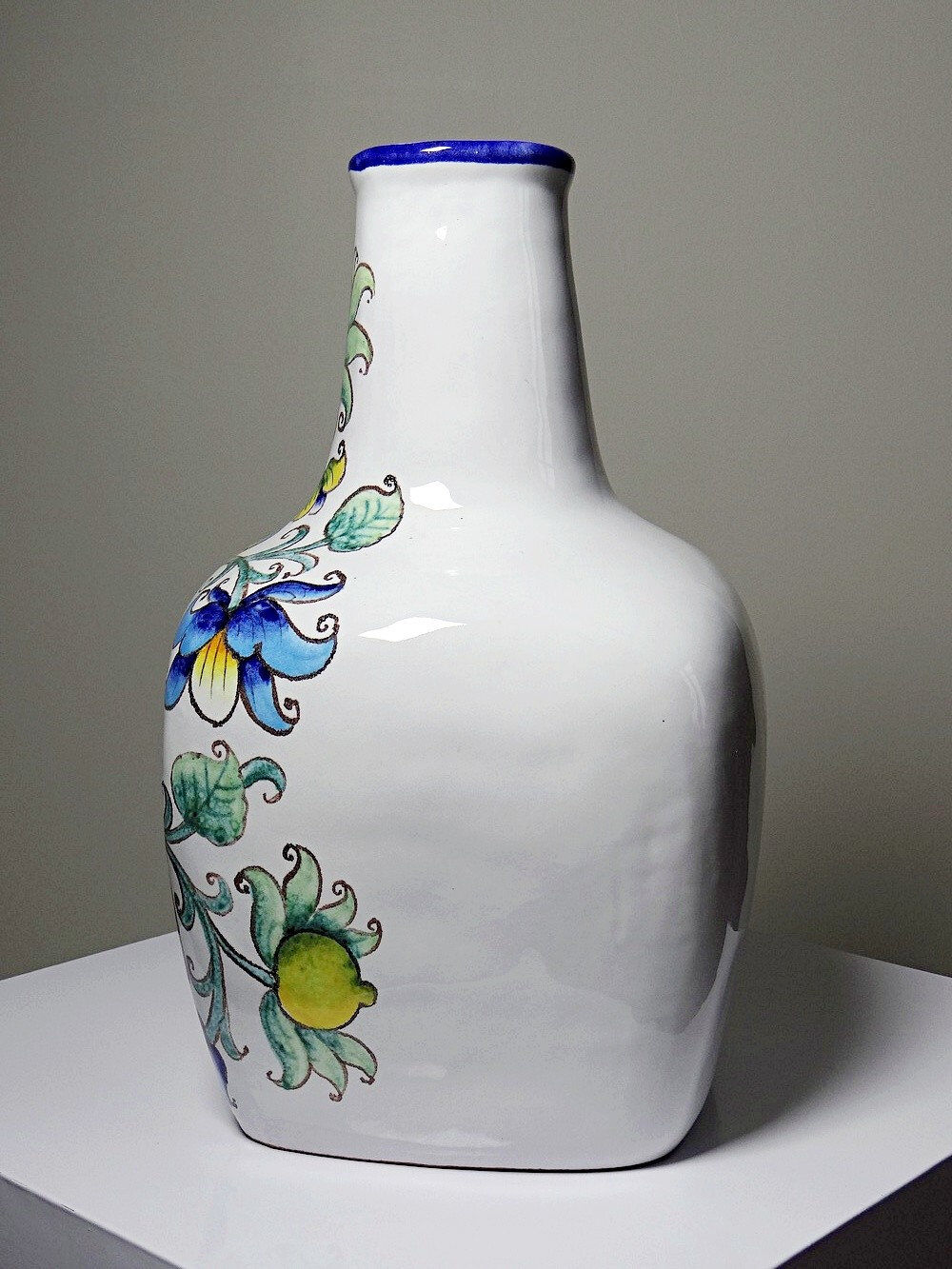 Large vintage Italian bottle vase from the 60s-80s in the style of Innocenti.