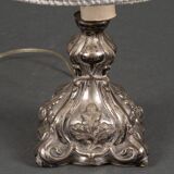 Lampe en argent ou métal argenté de style Louis XIV XIXe abat-jour blanc