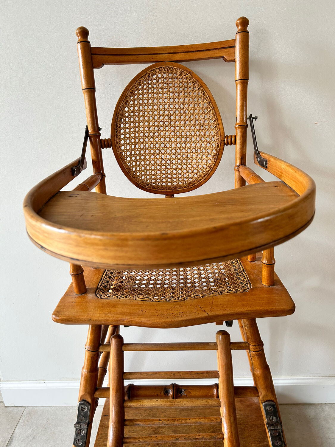 Modular high chair in canning Eugène Vincent