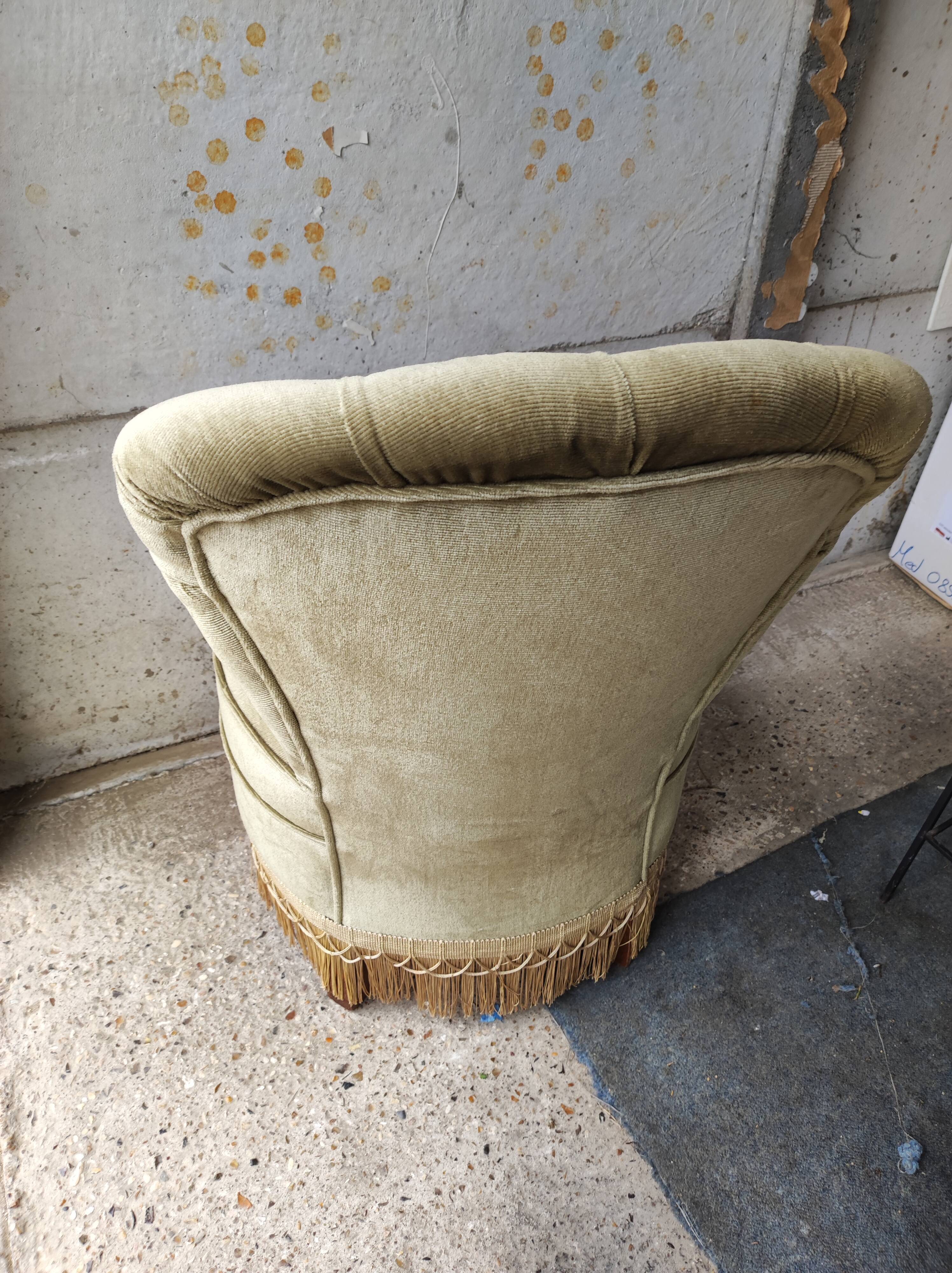 Green velvet toad armchair with vintage fringes