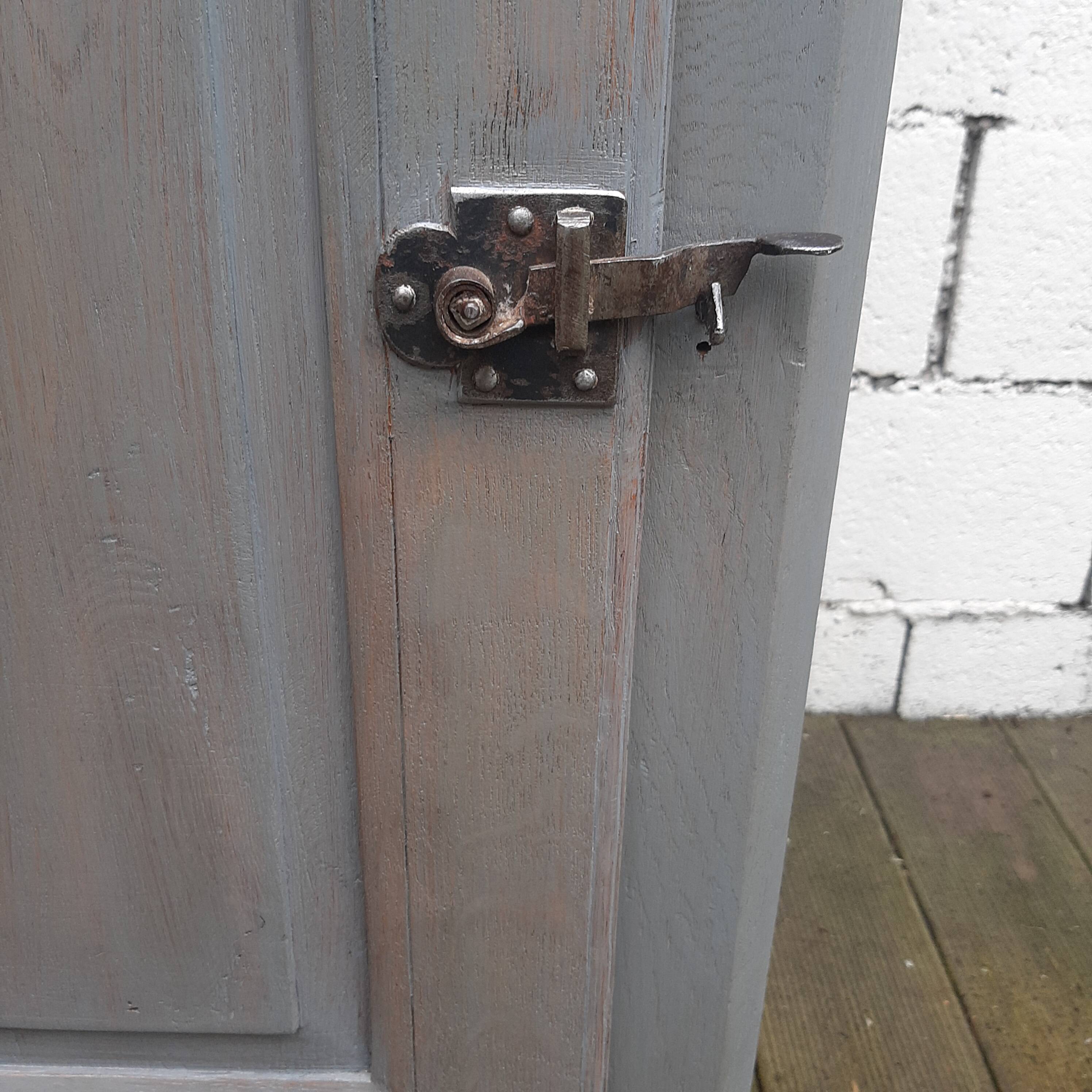 1-door sideboard in gray patinated wood