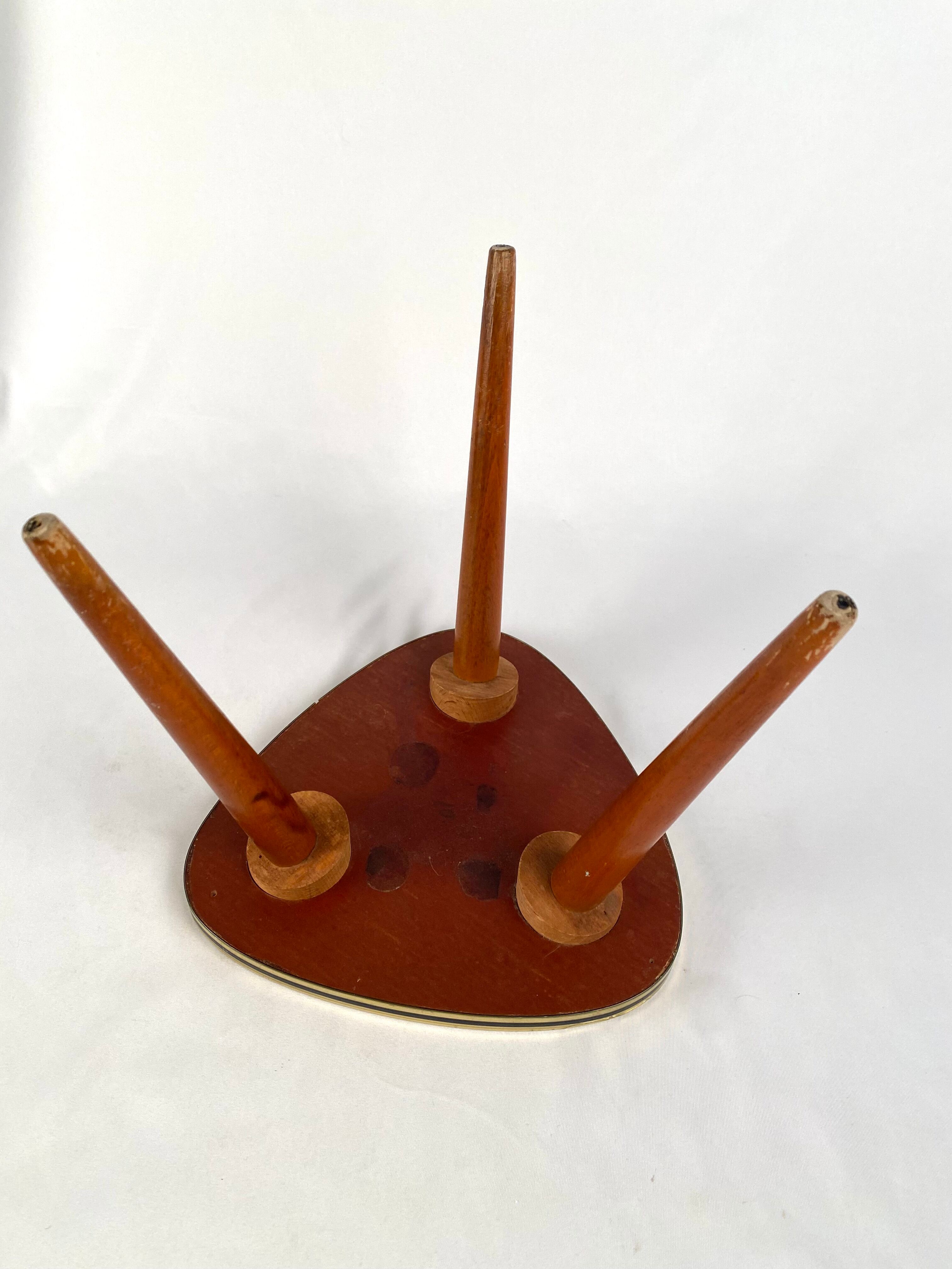 Formica tripod plant holder
