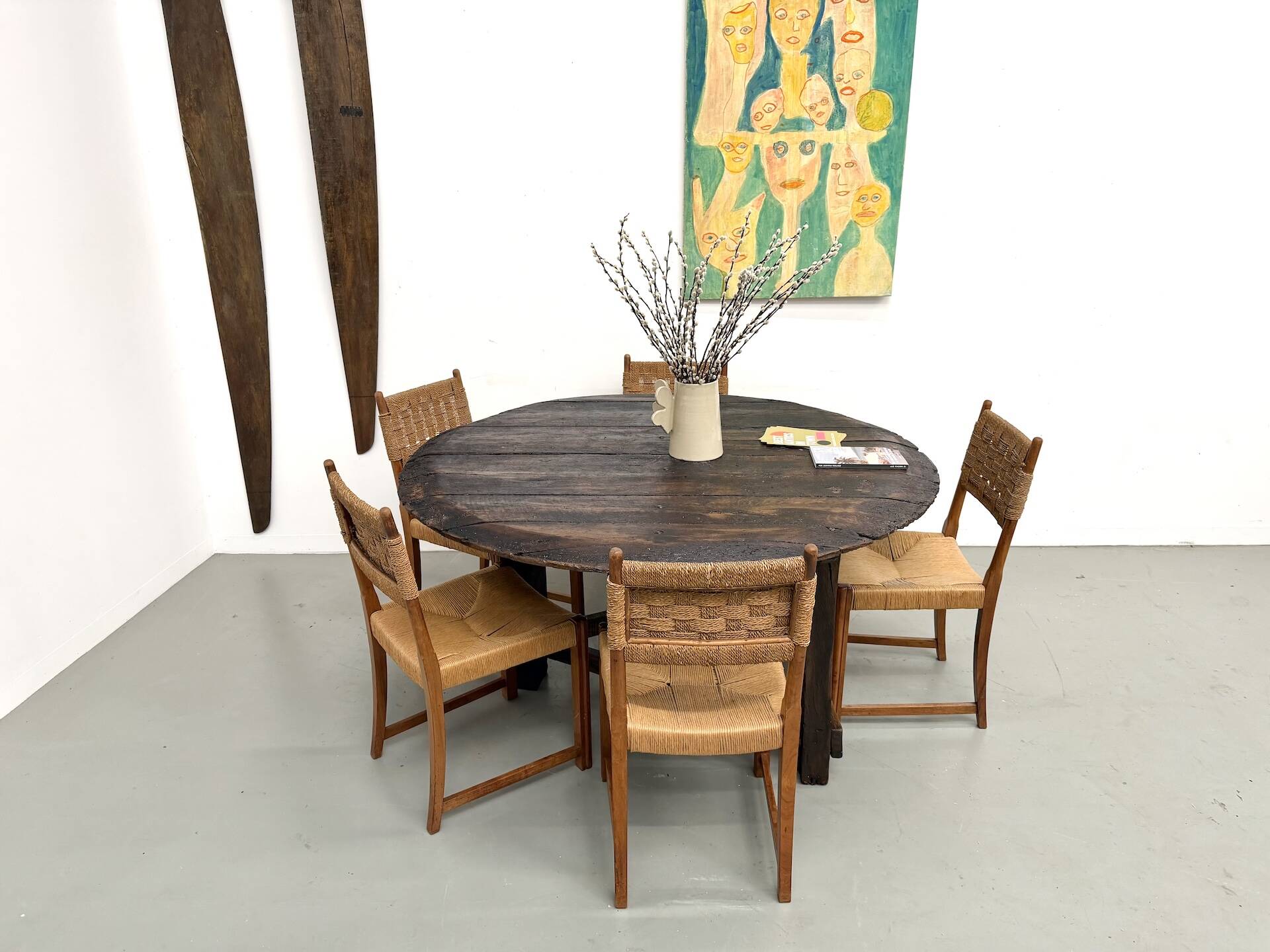 Round table in popular oak, circa 1880.