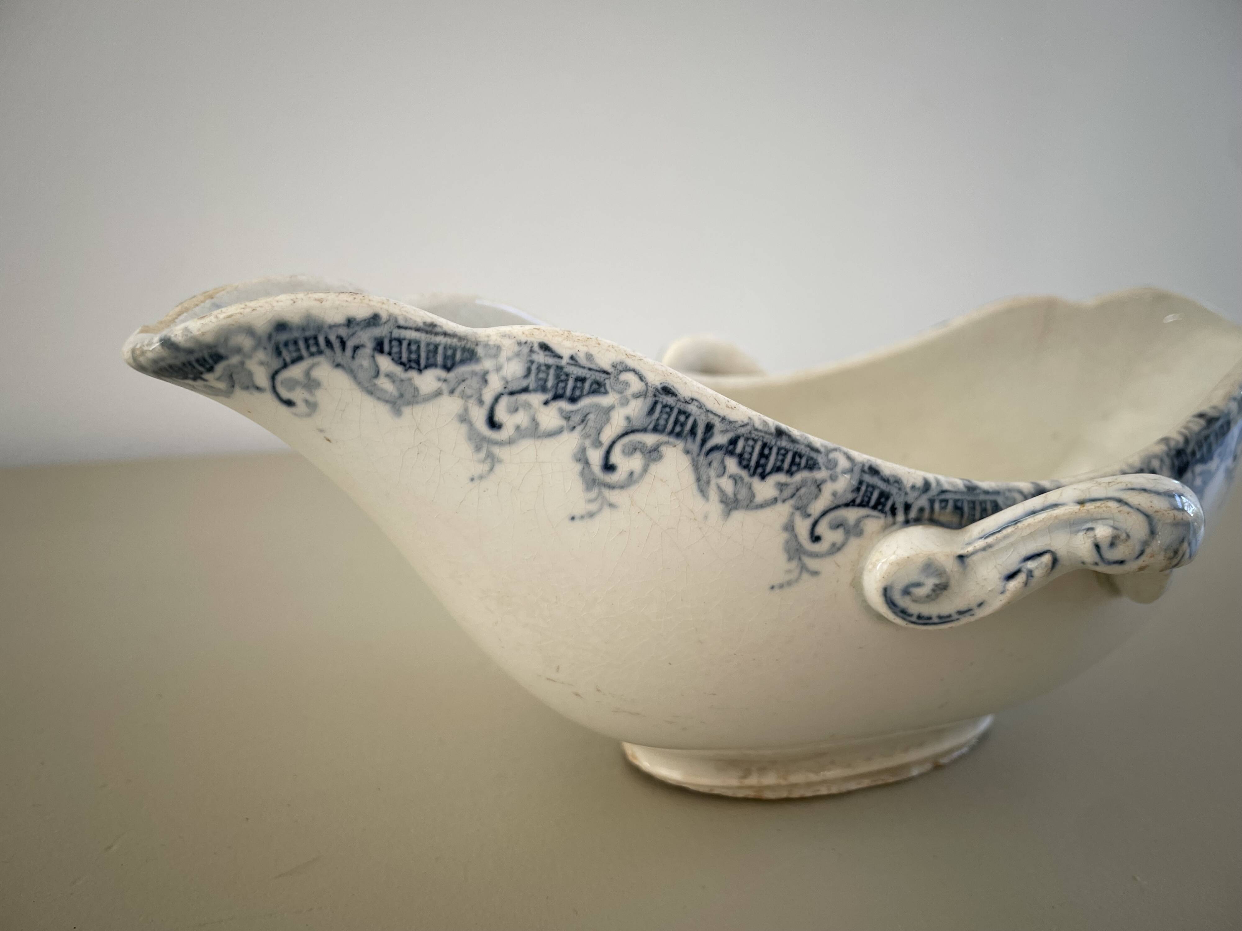K&G Lunéville blue and white ironstone sauceboat
