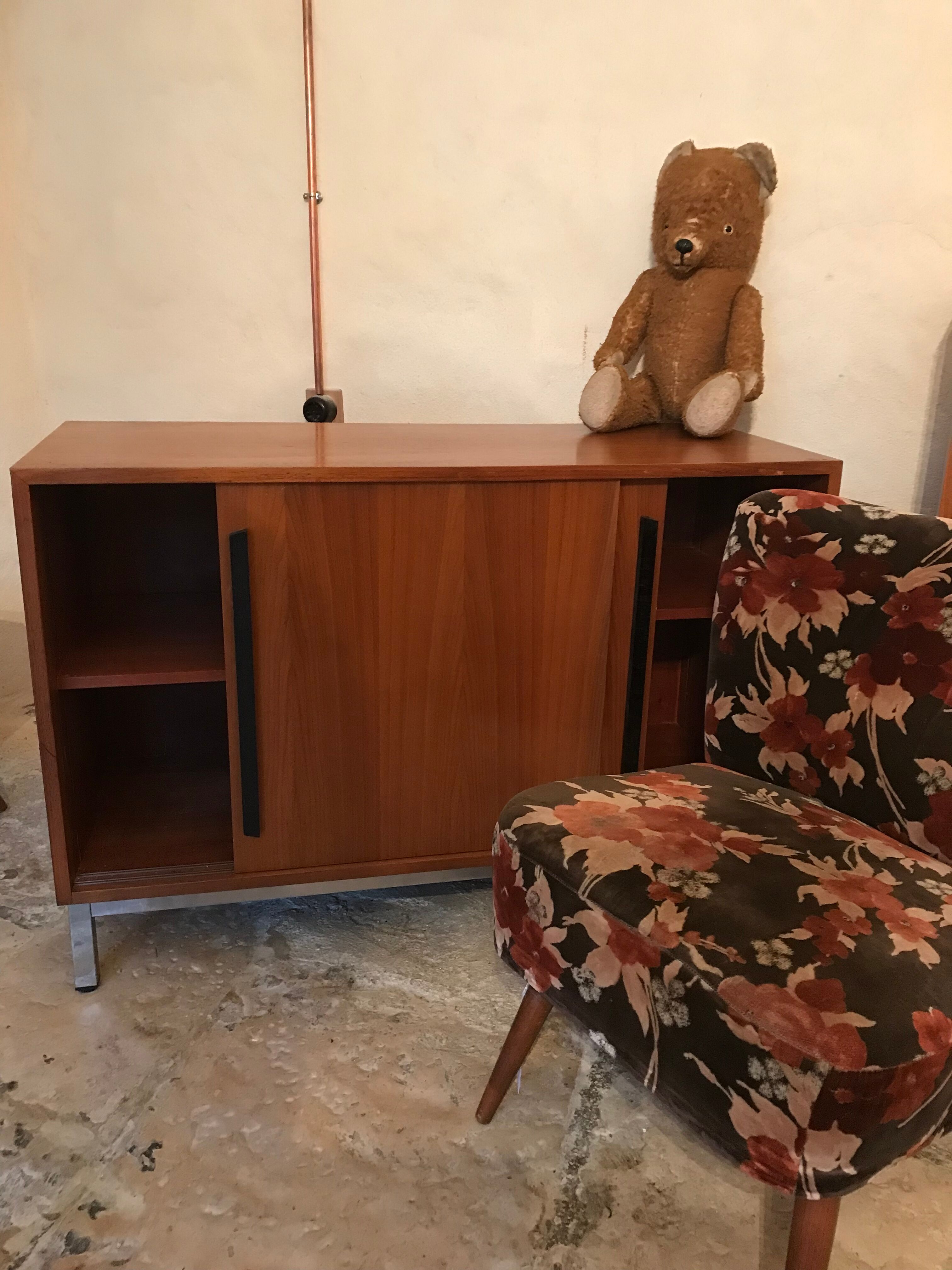 Vintage sideboard 1960-80 walnut blond sliding doors and base chrome