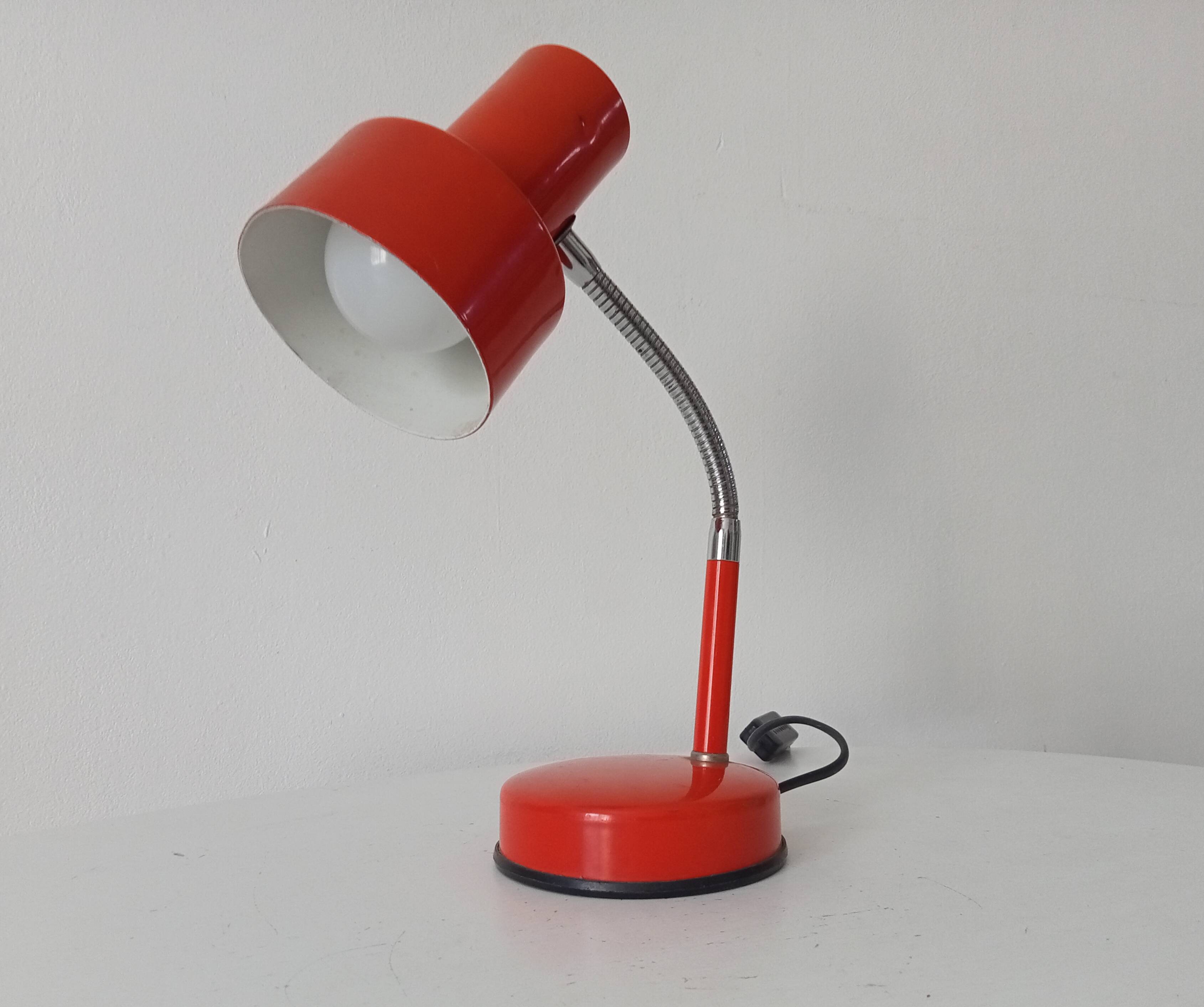 Vintage articulated desk lamp from the 1970s.