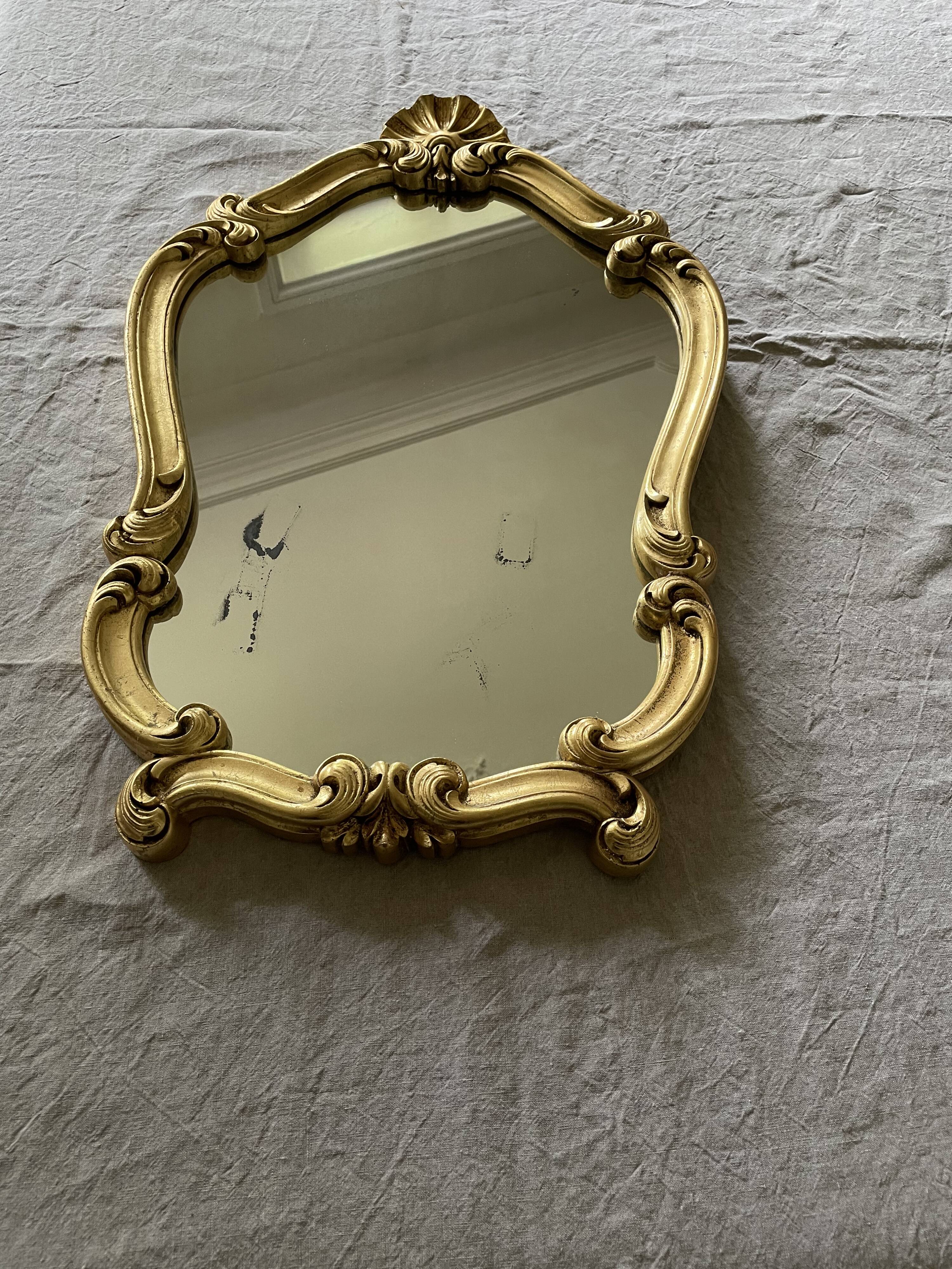 Golden resin rock mirror  42x68cm