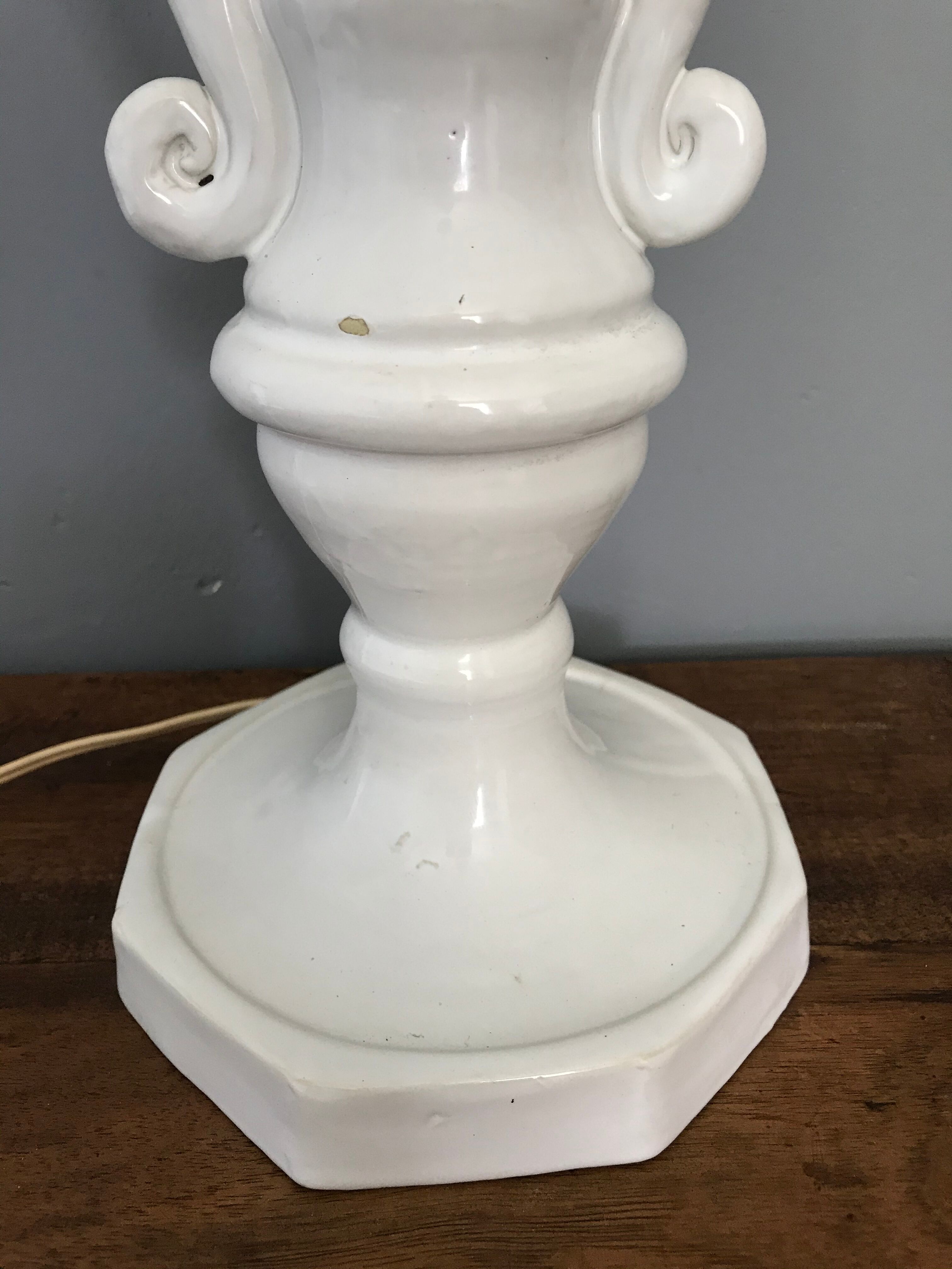 Enamelled ceramic lamp