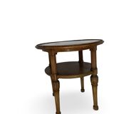 Petite table basse en noyer sculpté années 1920