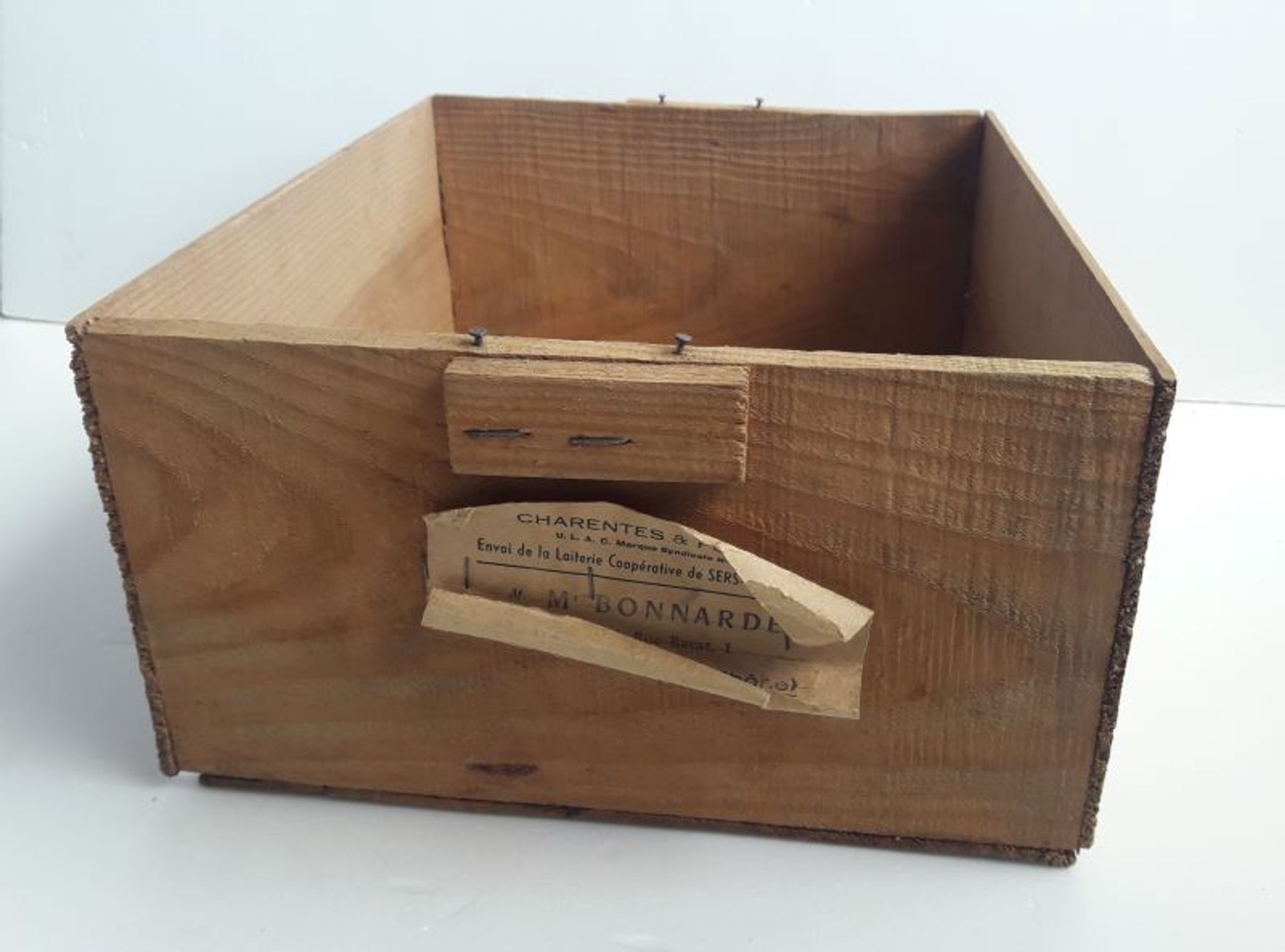 Caisse bois laiterie Charentes
