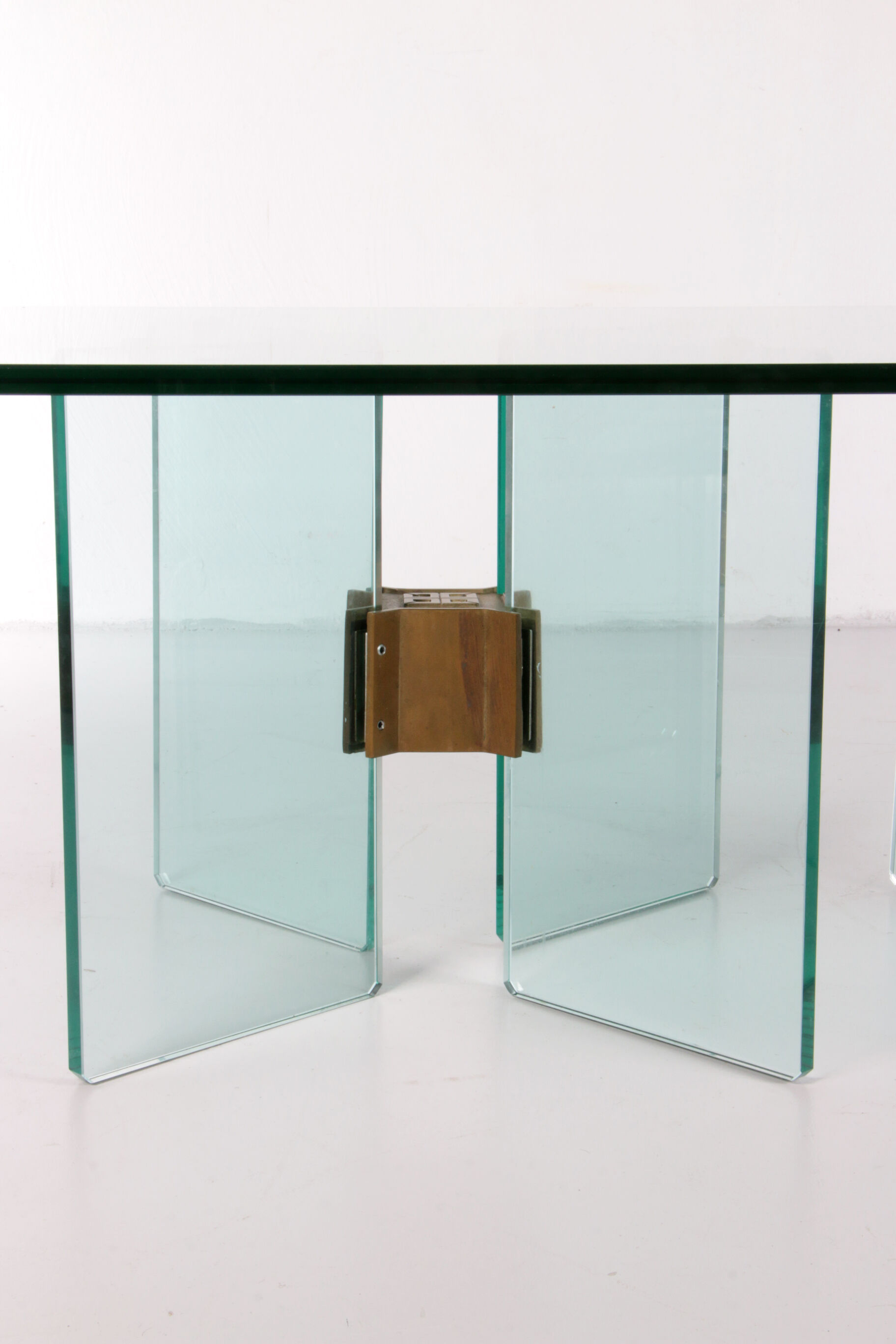 Peter Ghyczy Glass coffee table model T15