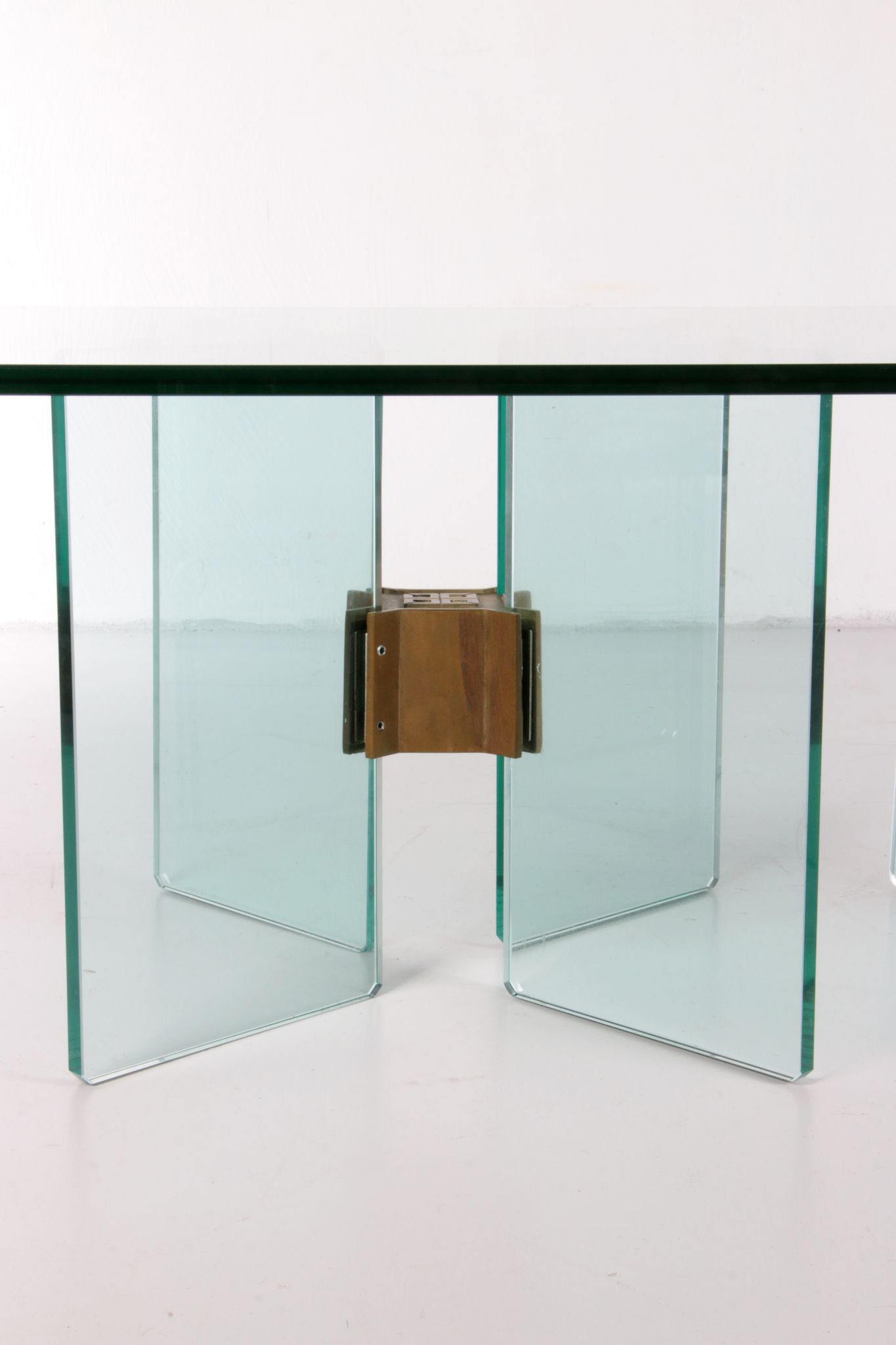 Peter Ghyczy Glass coffee table model T15