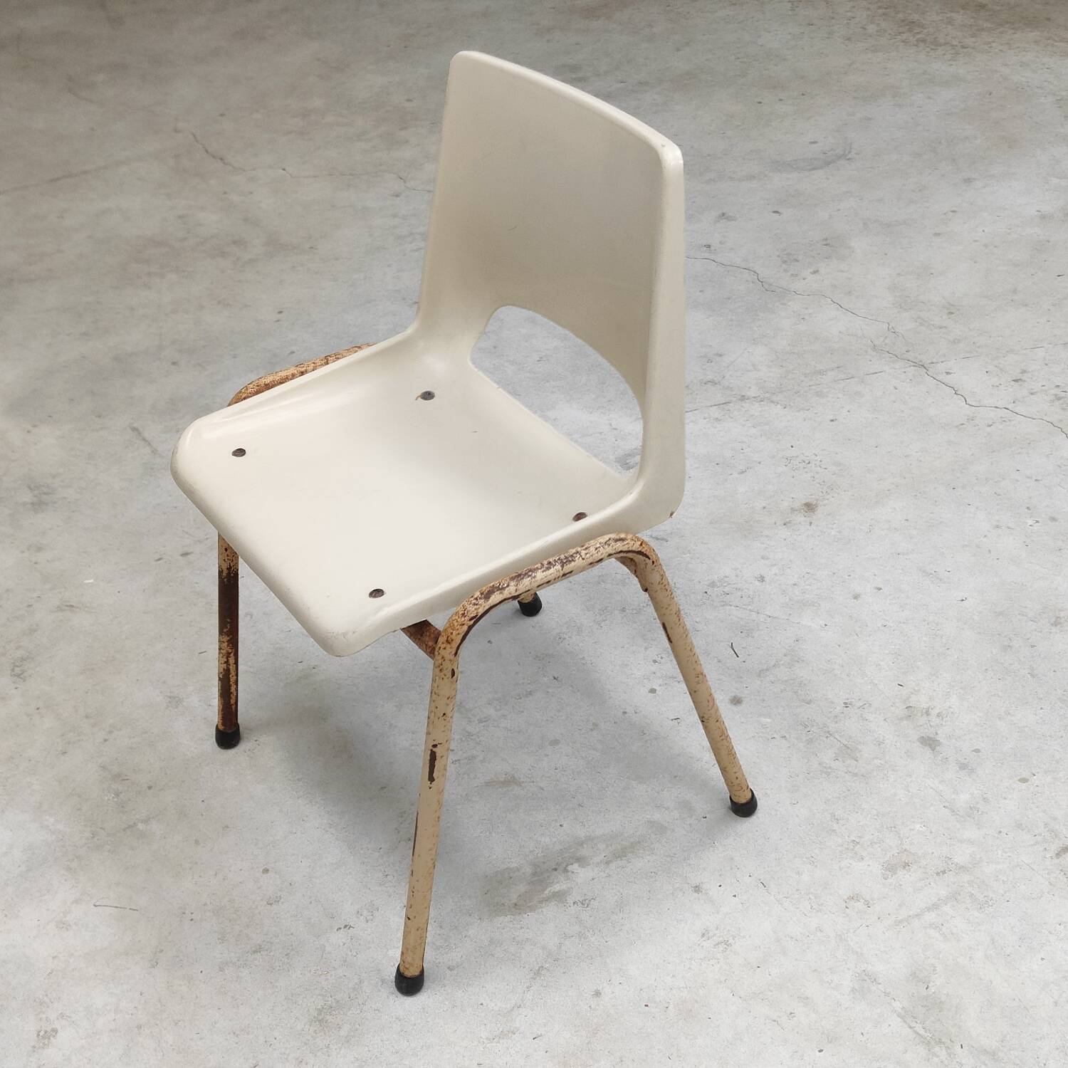 White molded plastic children's chair 1980