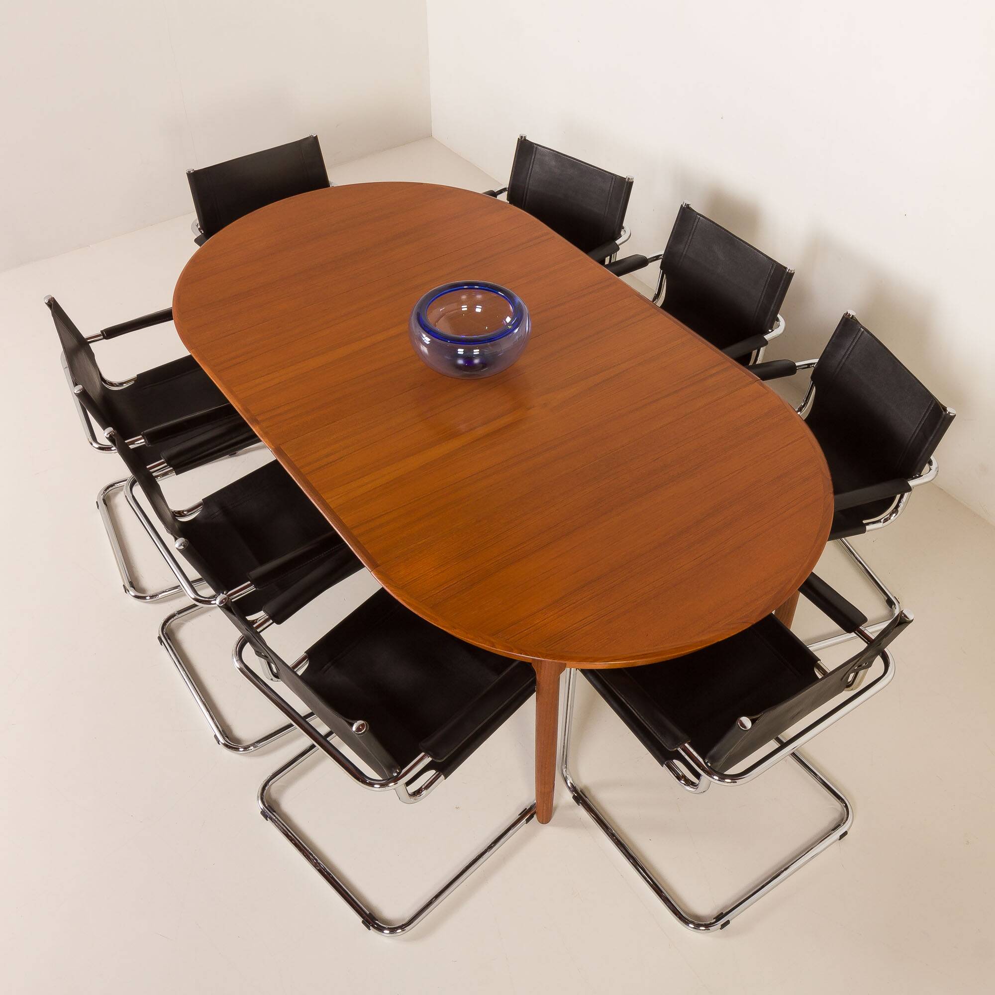 Bauhaus style Italian chairs attr. to Matteograssi, set of 8, 1970s