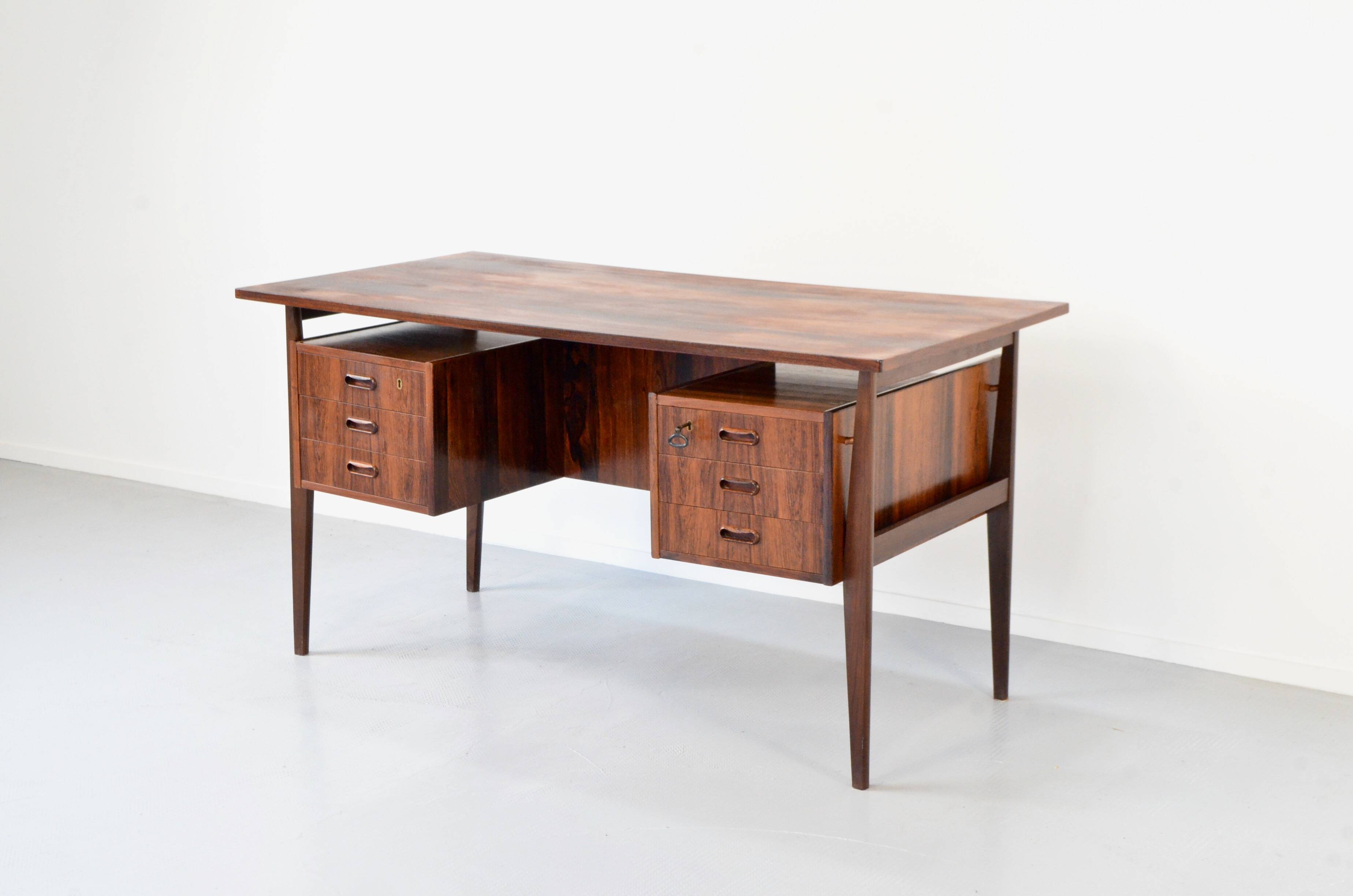 Bureau de direction danois du milieu du siècle en superbe palissandre. Vintage / Moderne / R