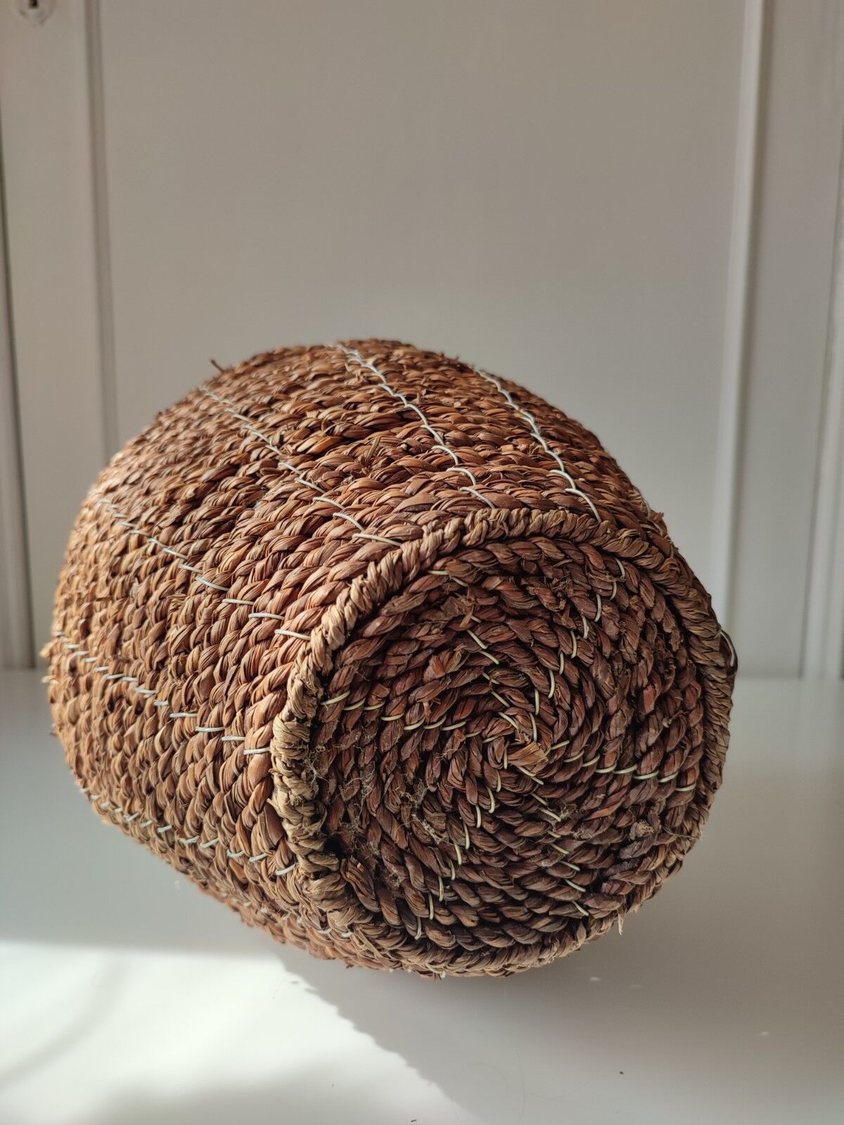 Vase tressé en jonc de mer