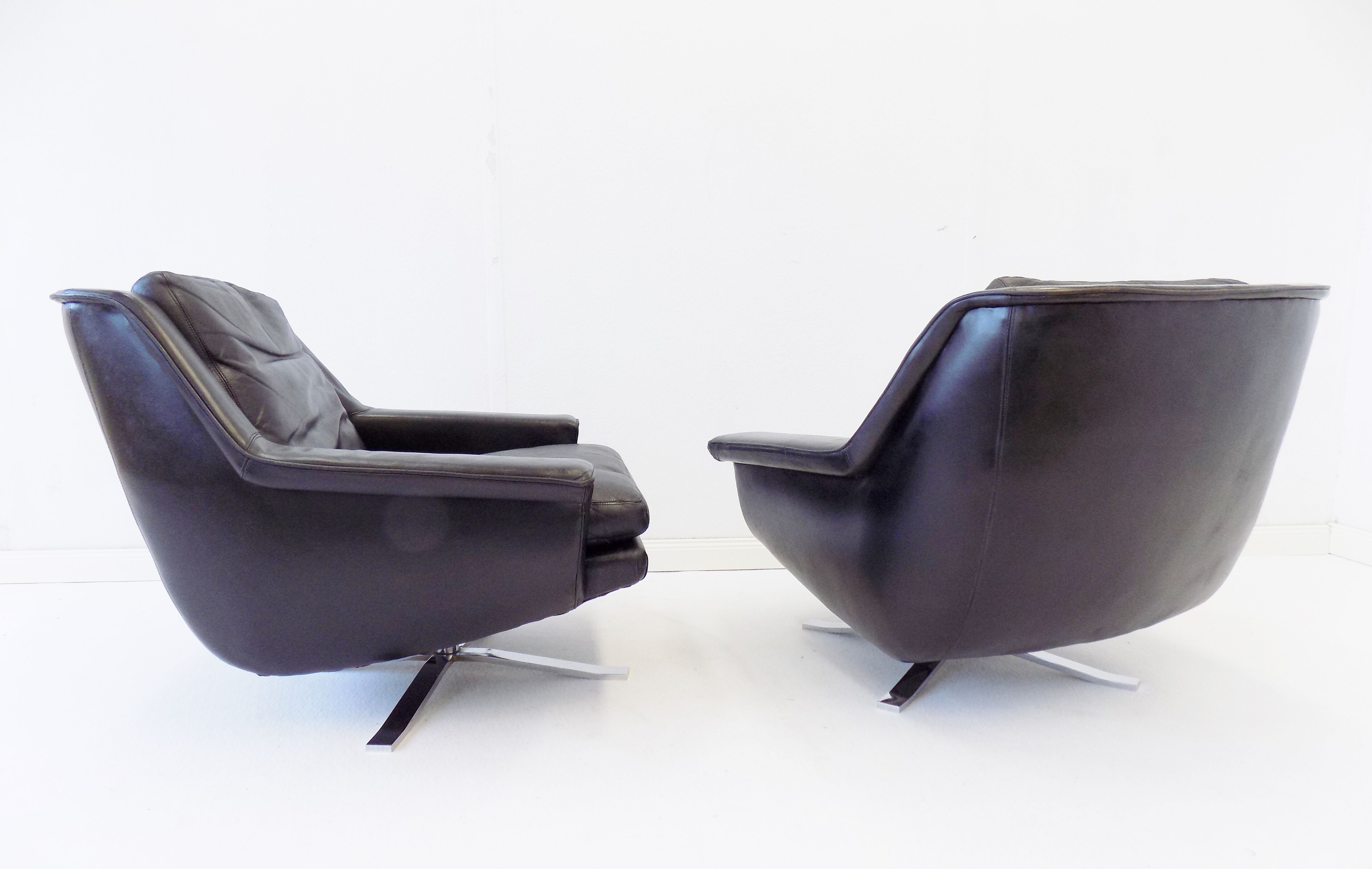 ESA model 802 pair of black leather lounge chairs by Werner Langenfeld