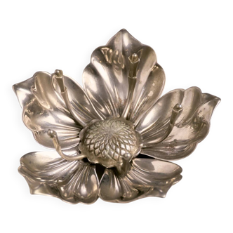 Cendrier fleur en métal