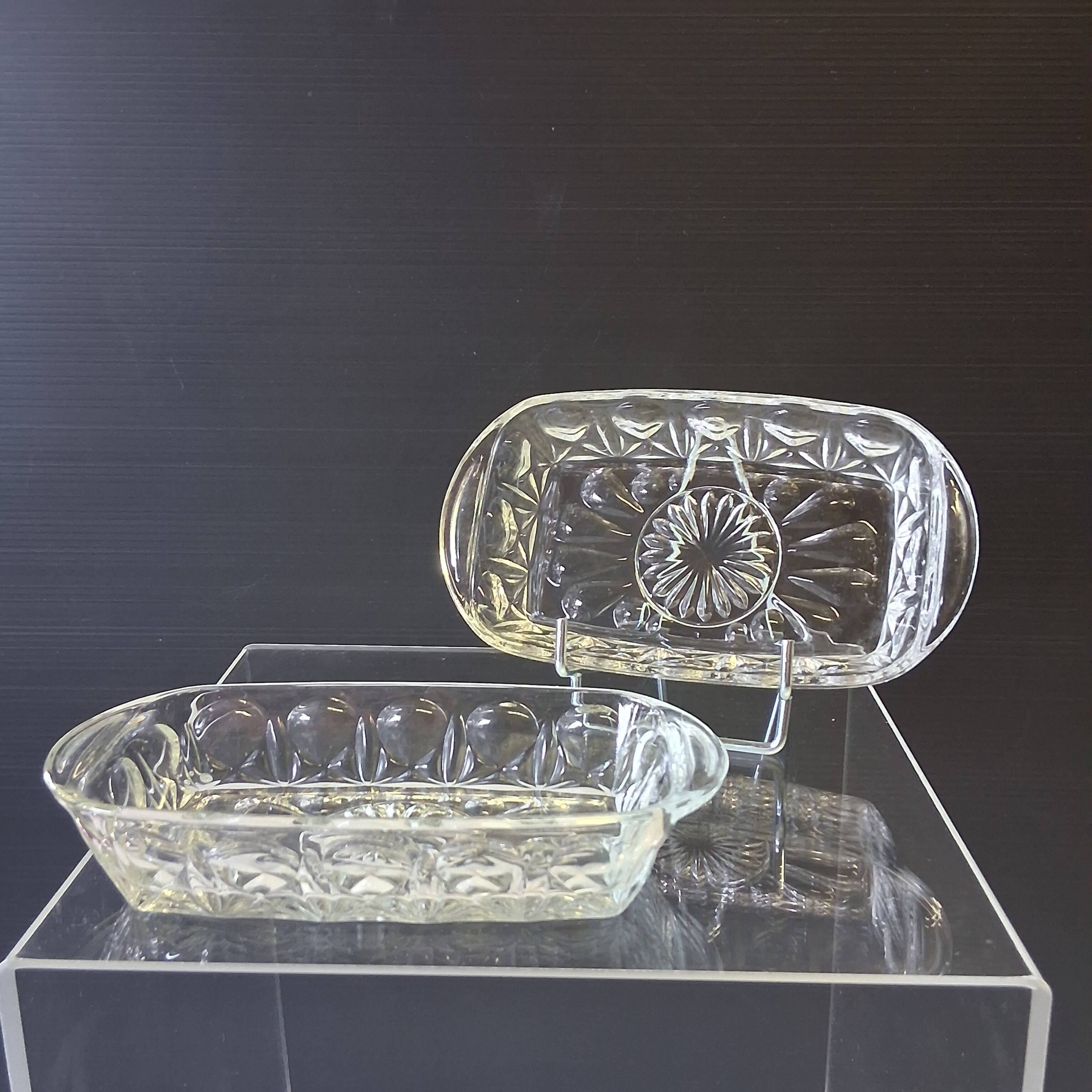 2 transparent glass ramekins with handles in very good condition.