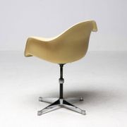Chair based on the contract by Charles and Ray Eames for Herman Miller.