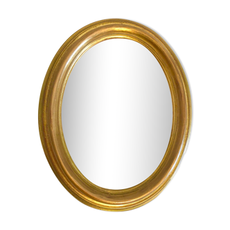 Old Oval Frame Golden Wood with Leaf