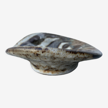 French ceramic ashtray, oyster shape, signed Jean-Claude Malarmey, Vallauris, 1960