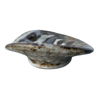 French ceramic ashtray, oyster shape, signed Jean-Claude Malarmey, Vallauris, 1960