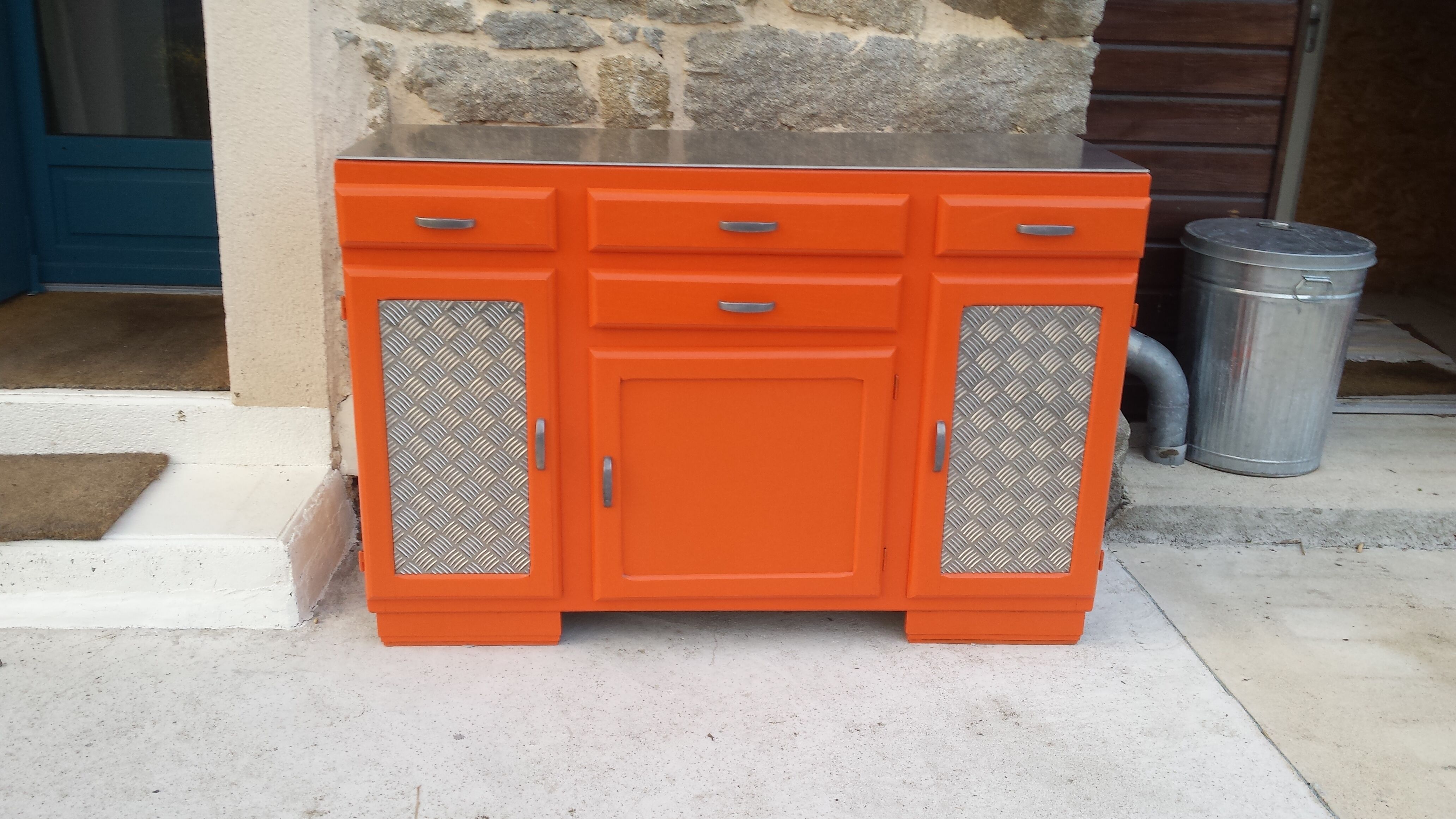 Buffet mado orange et inox