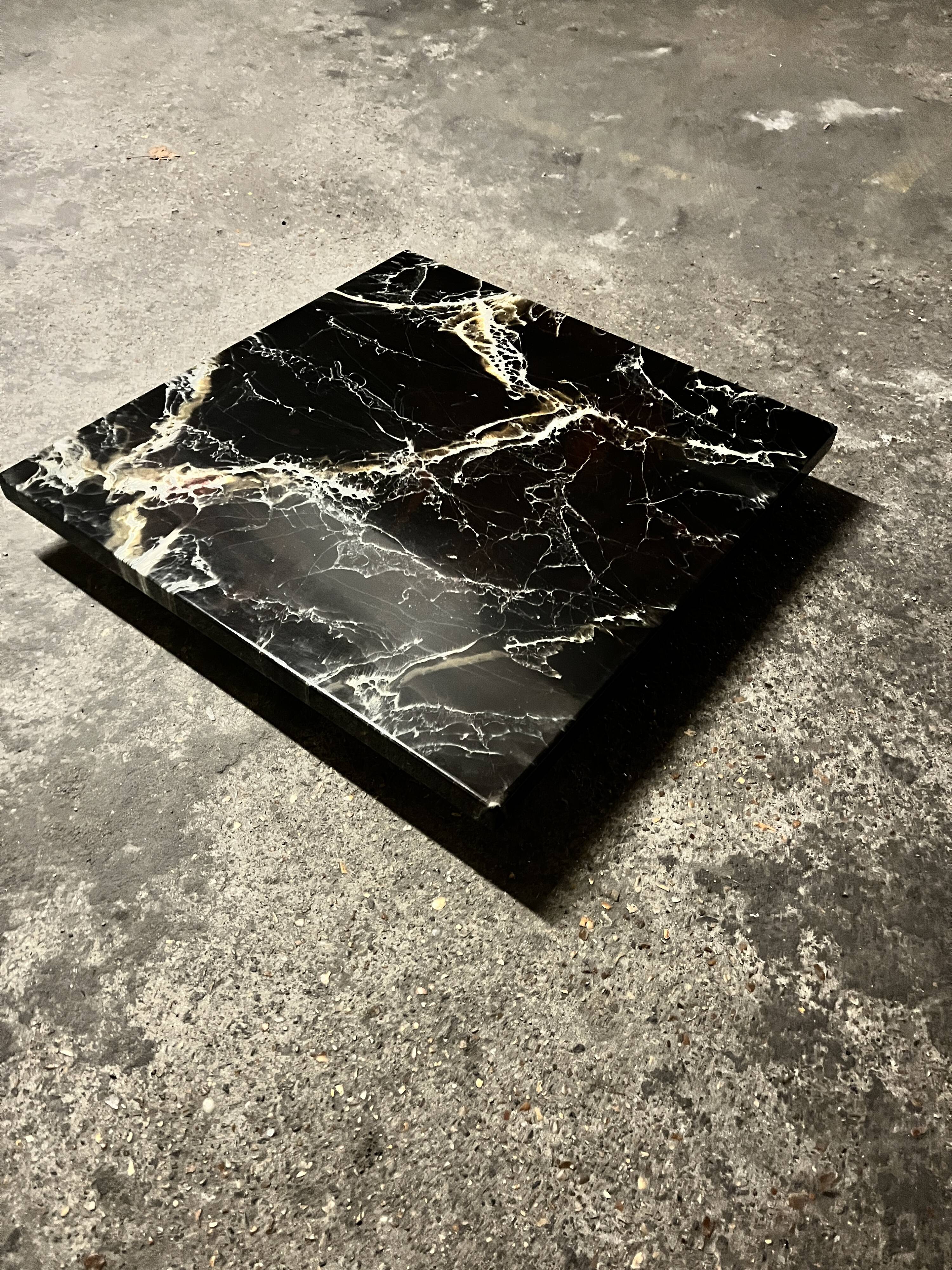 table basse modulable en resine de marbre et métal chromé, design 1970